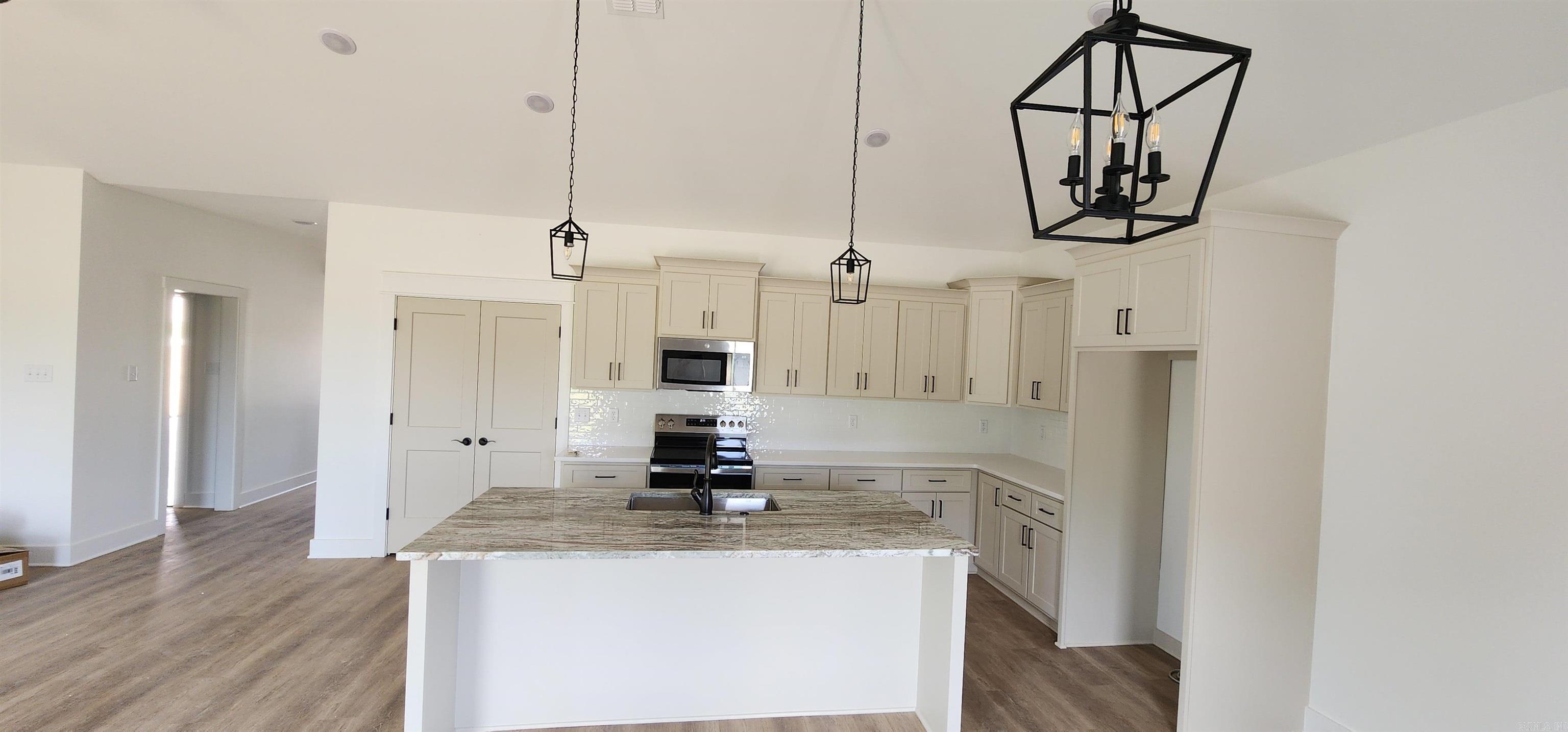 31 High Point Dr  Greenbrier, AR