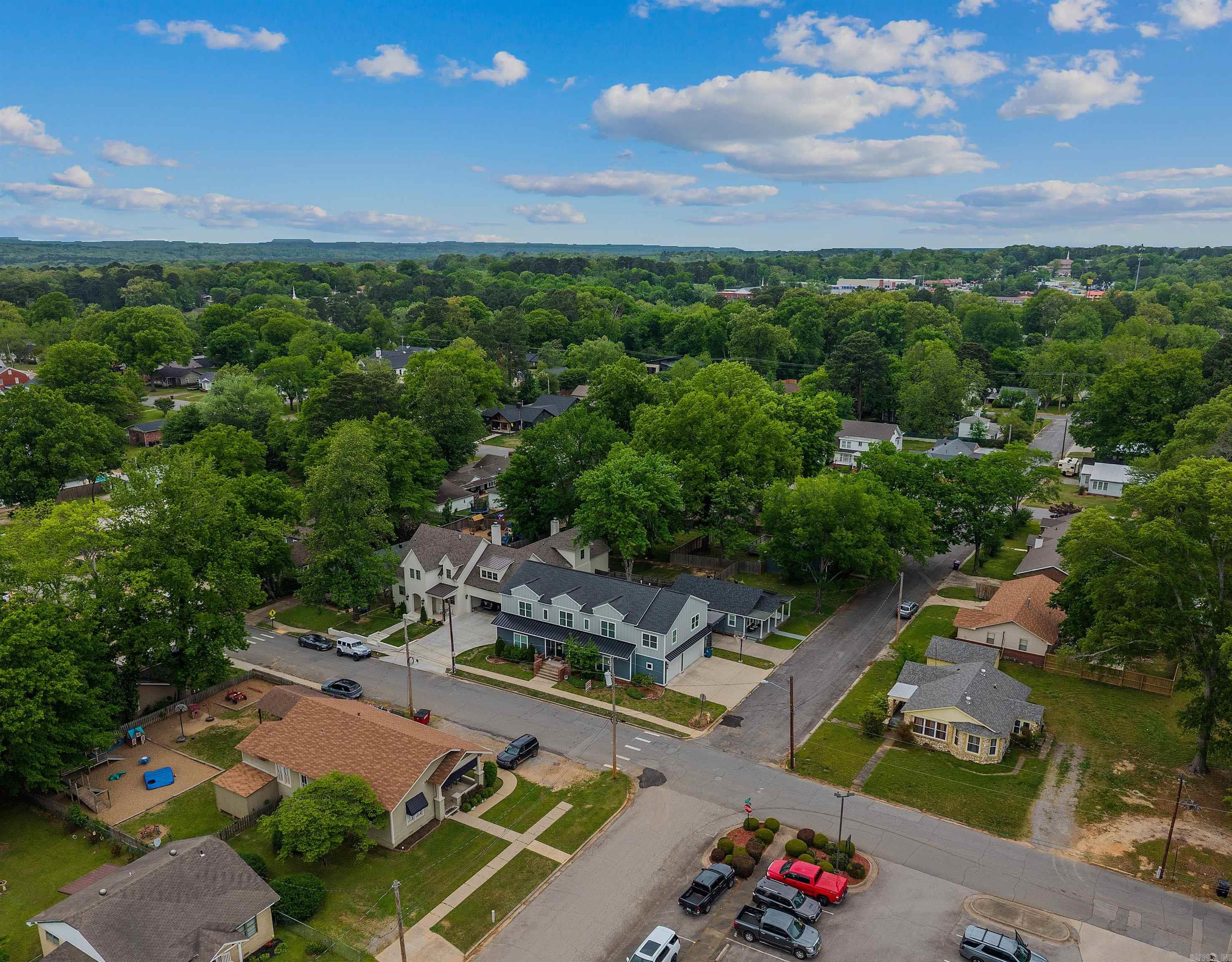 305 W Cross  Benton, AR