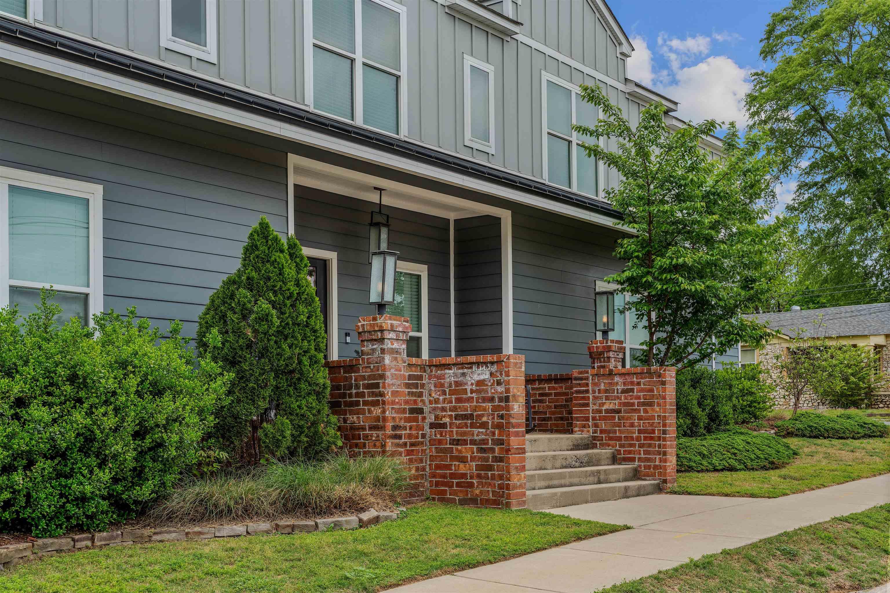 305 W Cross  Benton, AR