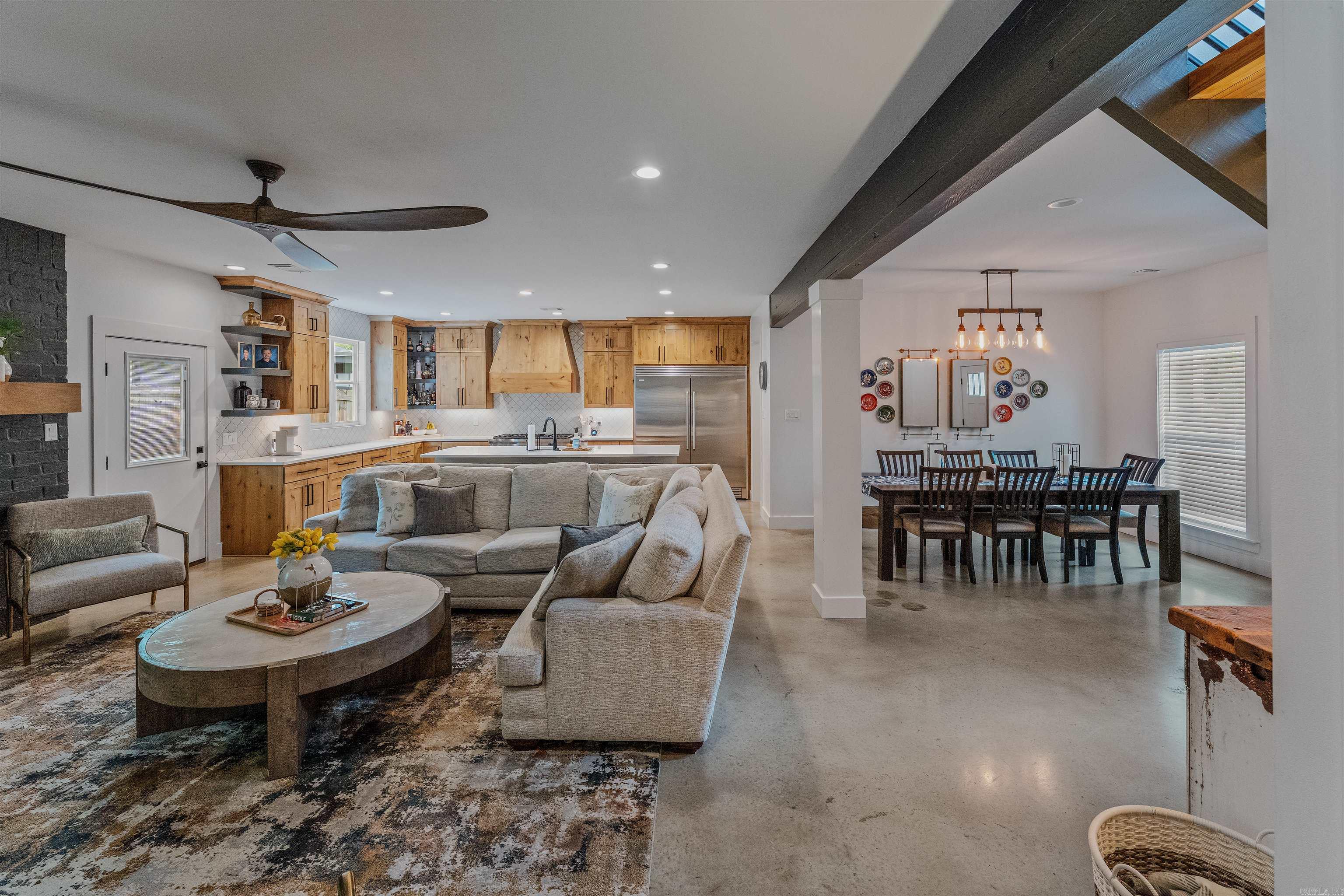 305 W Cross  Benton, AR