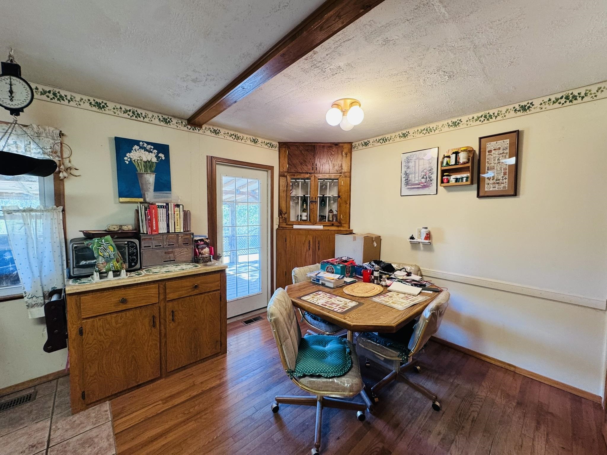 884 J Bar J Circle  Violet Hill, AR