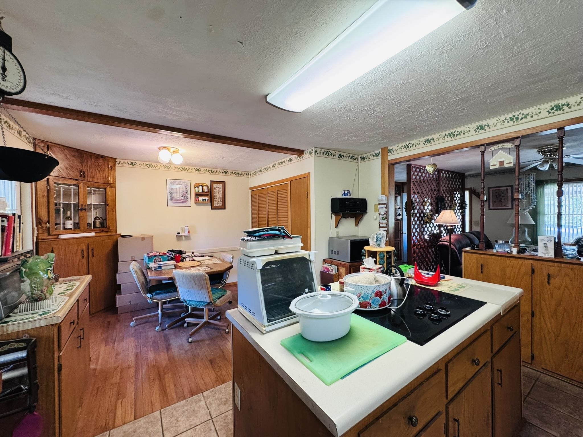 884 J Bar J Circle  Violet Hill, AR