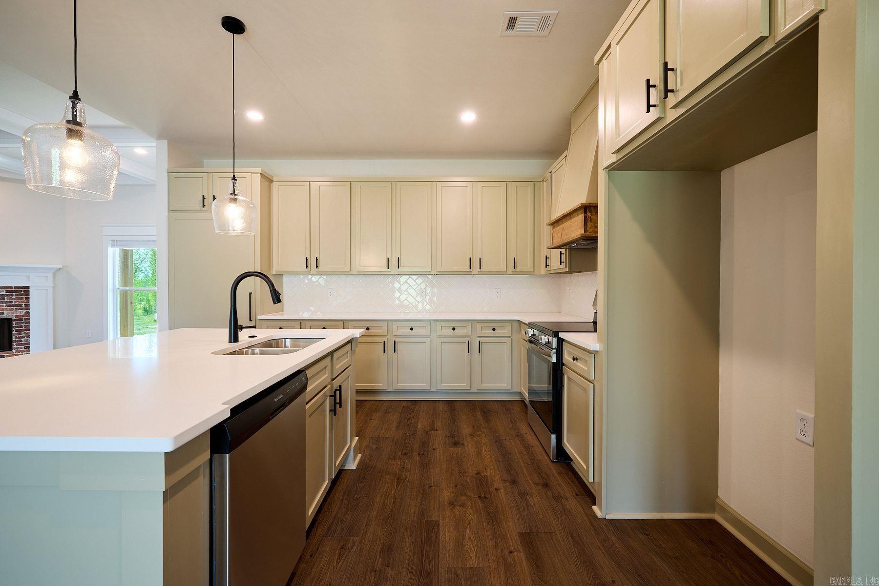 10573 W Miller Sardis Road  Bauxite, AR