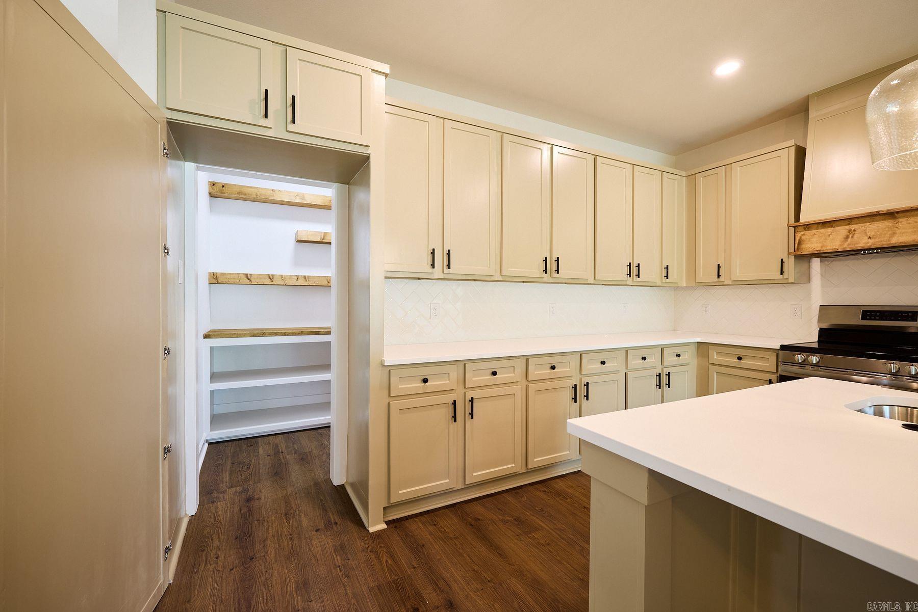 10573 W Miller Sardis Road  Bauxite, AR