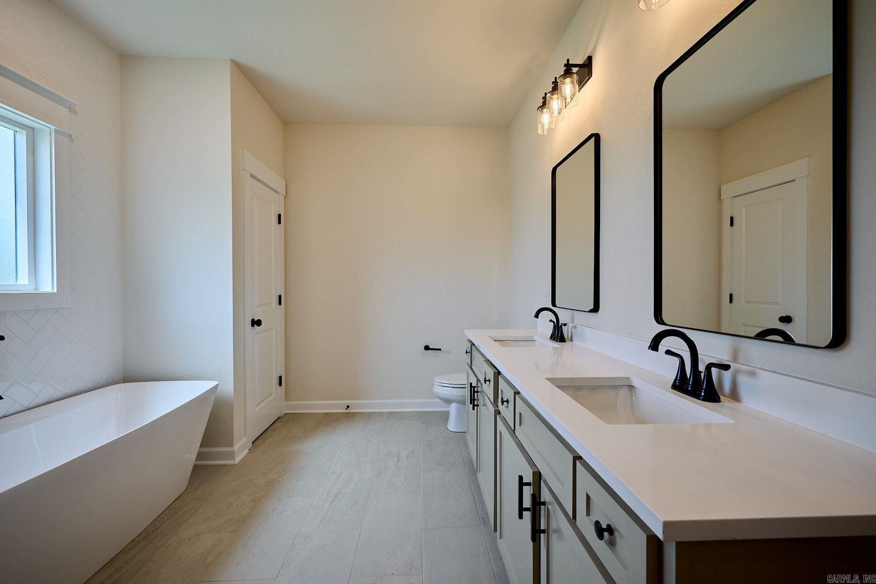 10573 W Miller Sardis Road  Bauxite, AR