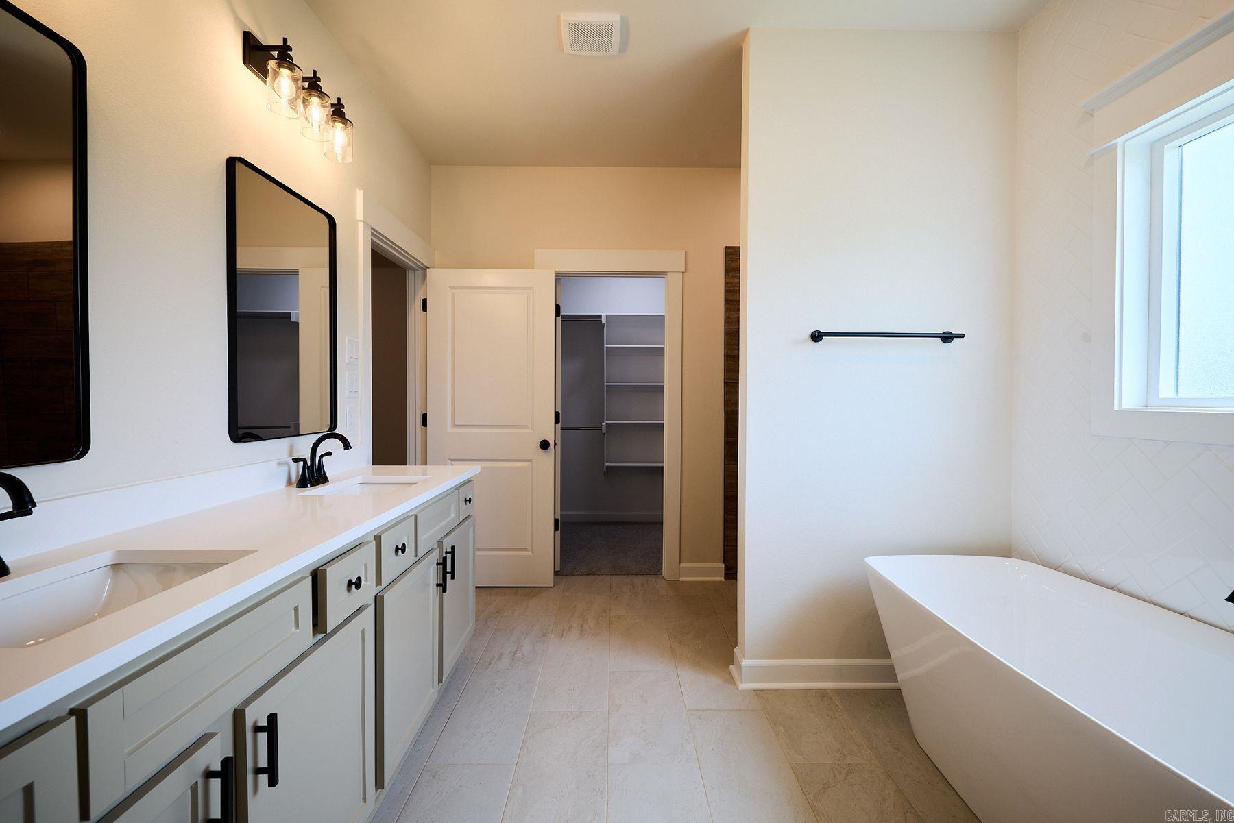 10573 W Miller Sardis Road  Bauxite, AR