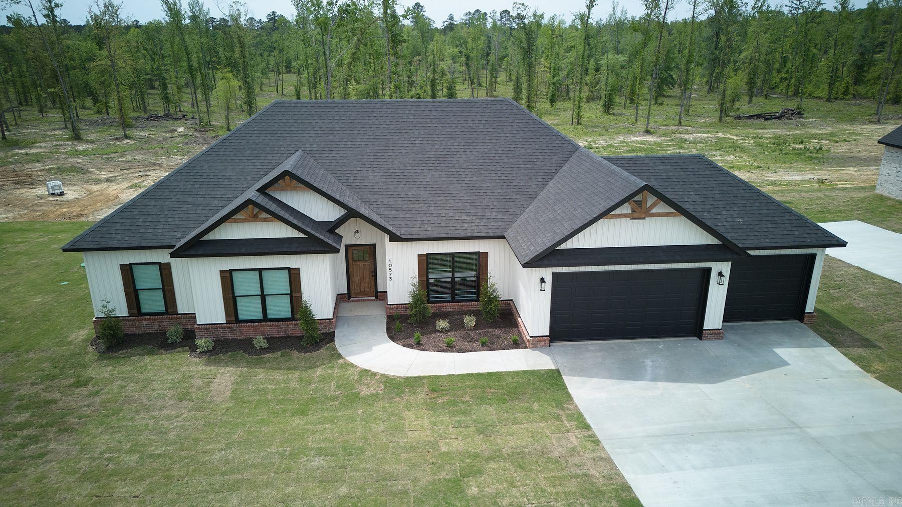 10573 W Miller Sardis Road  Bauxite, AR