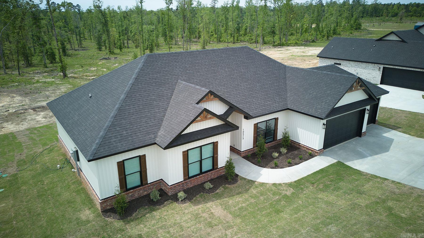 10573 W Miller Sardis Road  Bauxite, AR