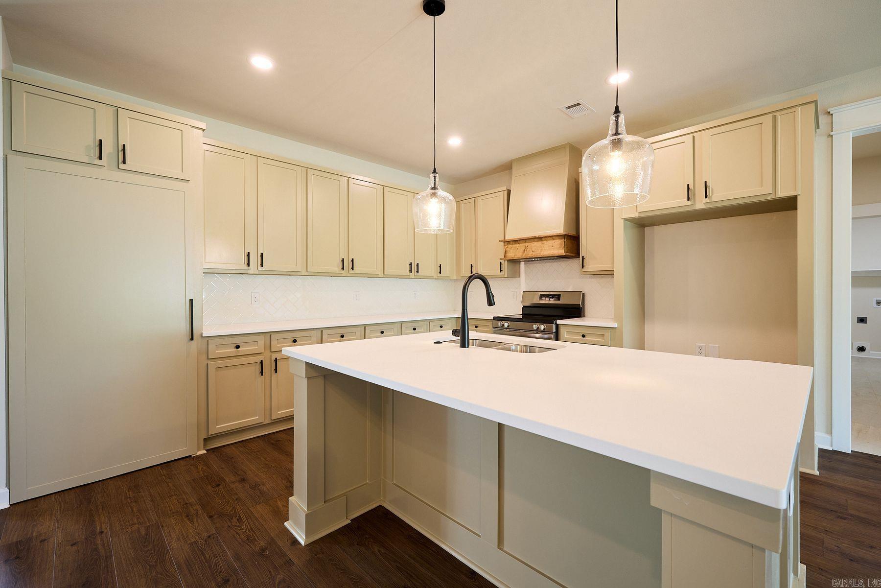 10573 W Miller Sardis Road  Bauxite, AR