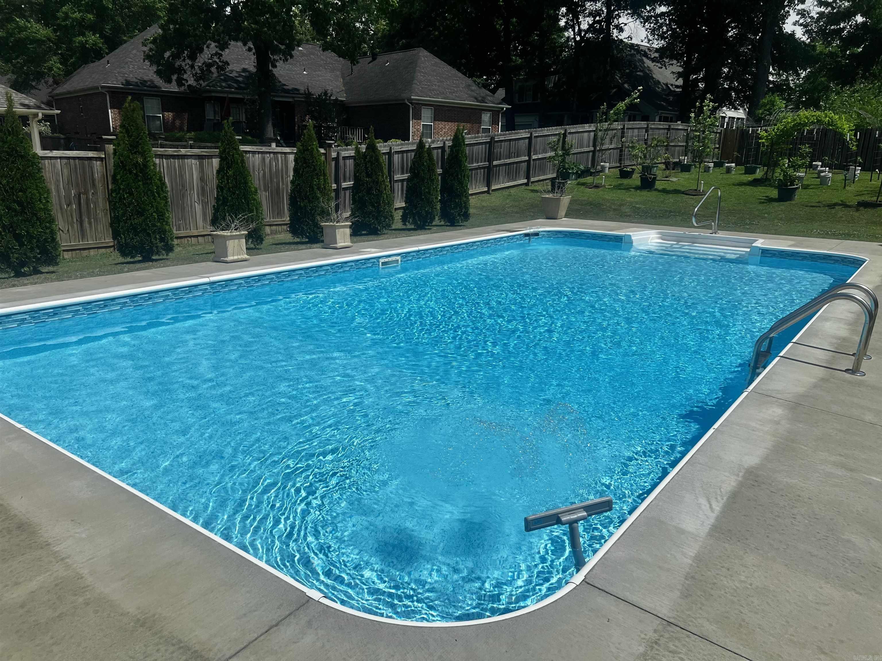 602 River Oaks  Searcy, AR