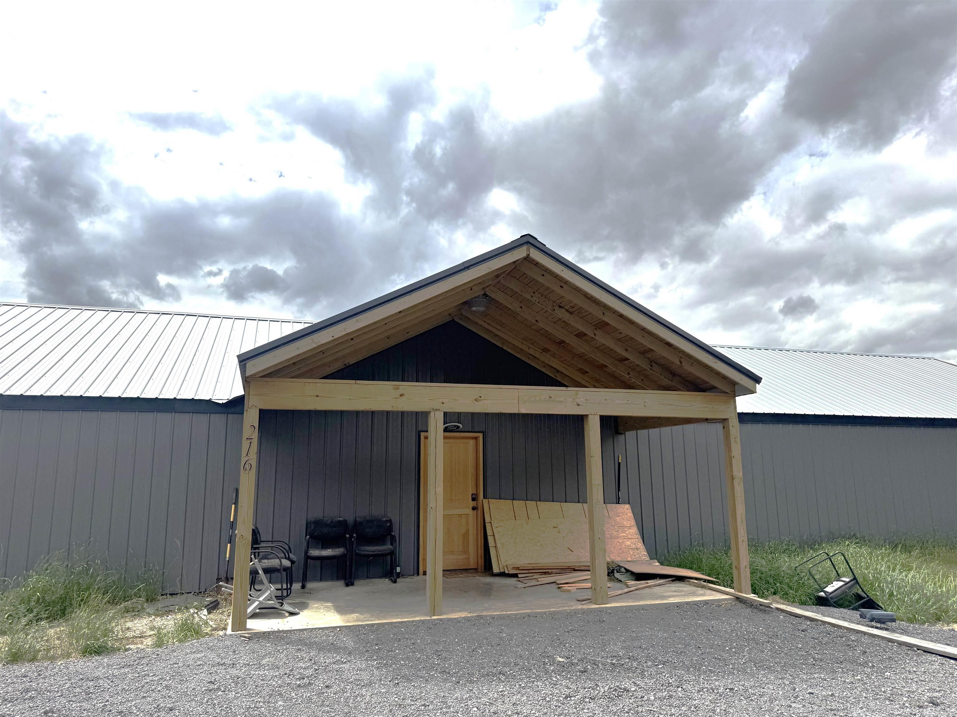 216 W LInden St  Hickory Ridge, AR