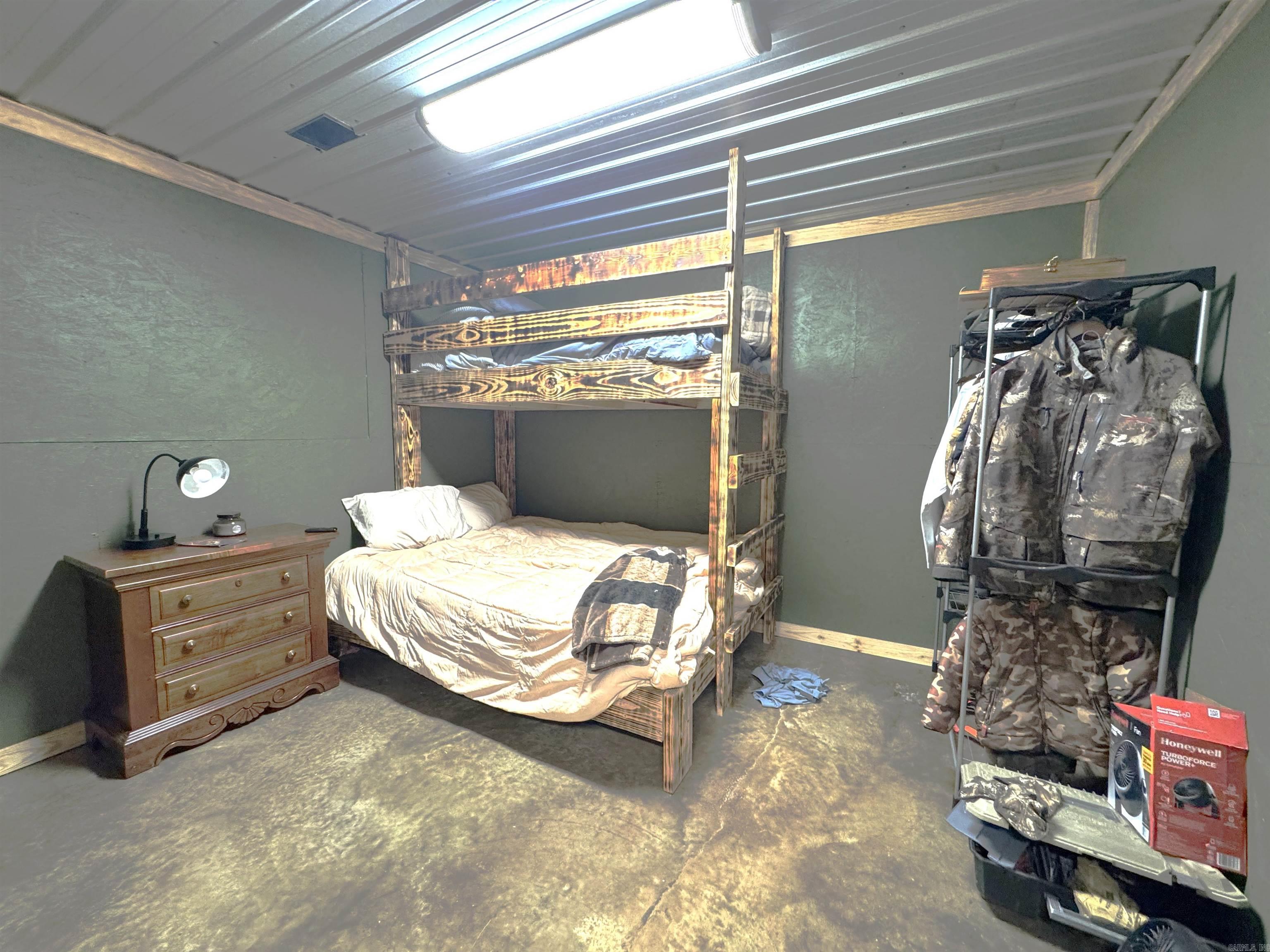 216 W LInden St  Hickory Ridge, AR