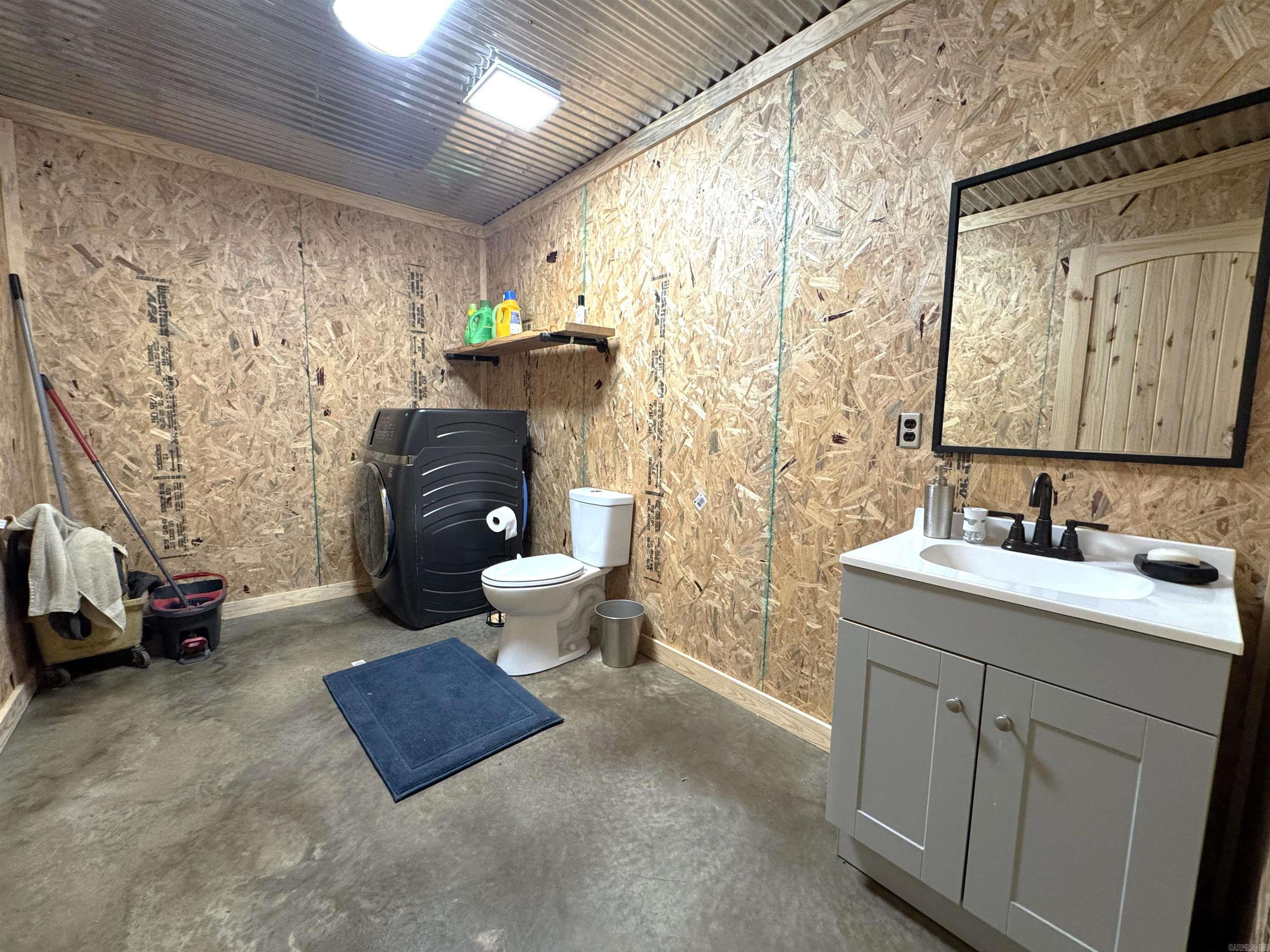 216 W LInden St  Hickory Ridge, AR