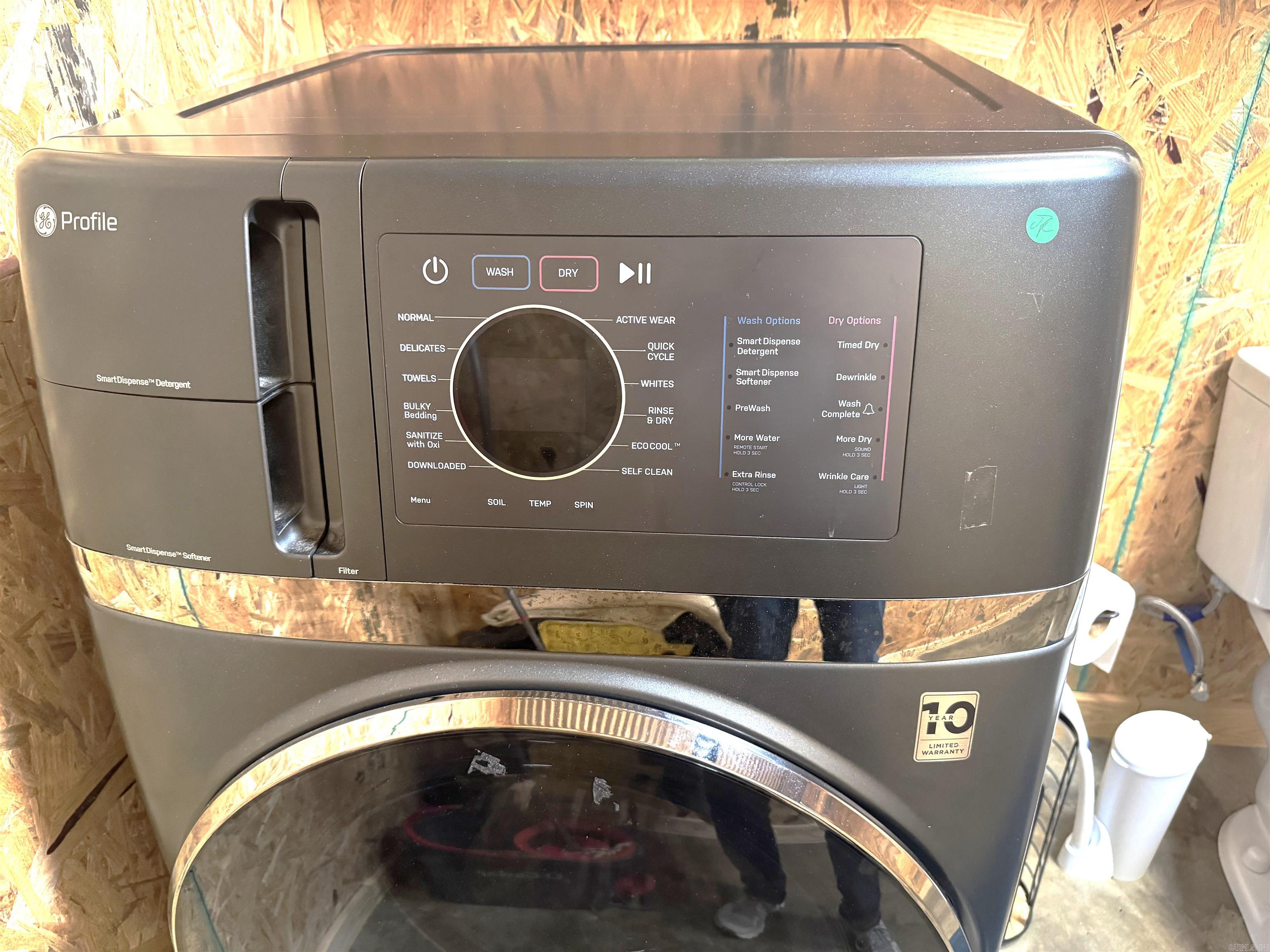 216 W LInden St  Hickory Ridge, AR