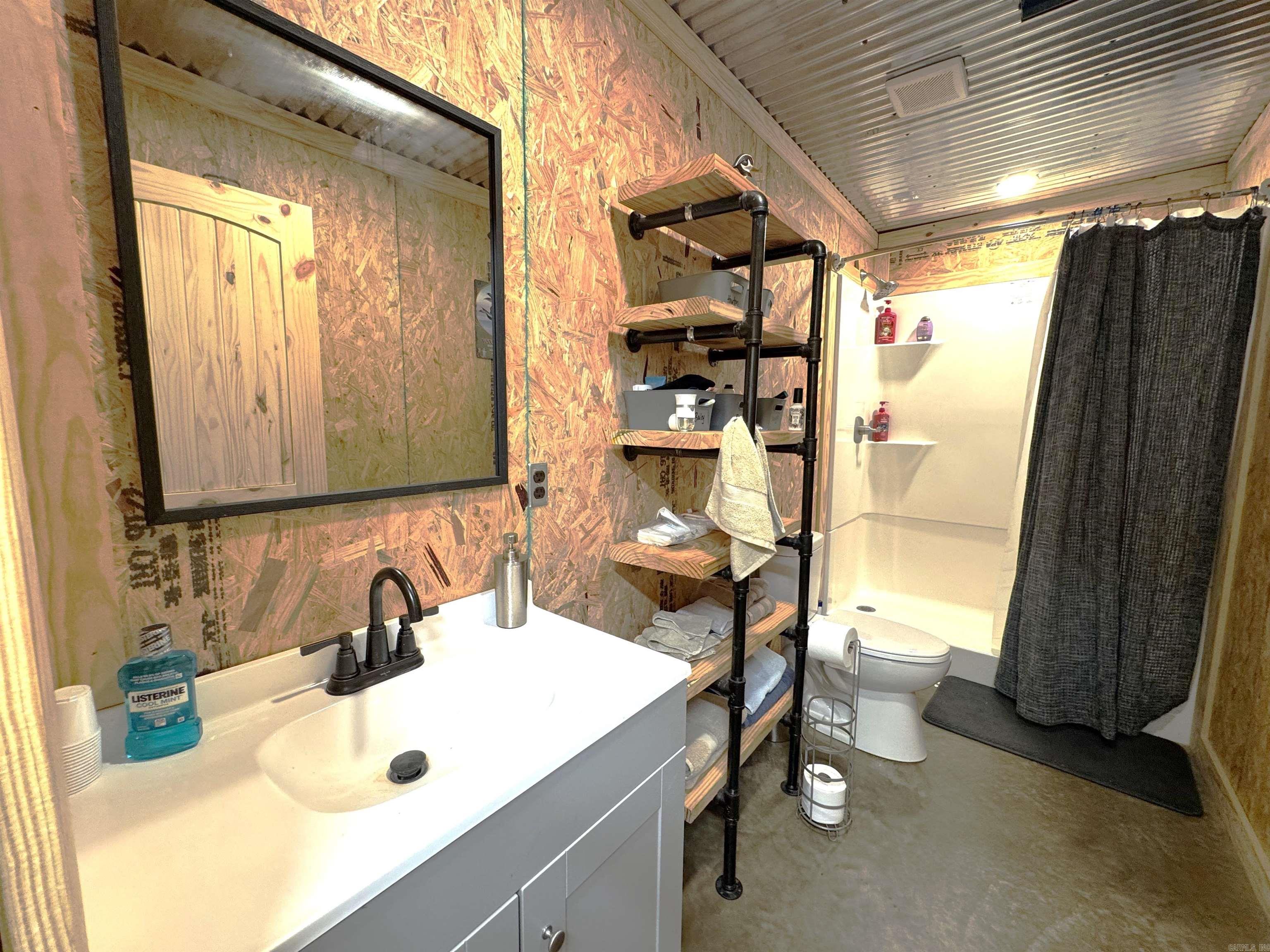 216 W LInden St  Hickory Ridge, AR