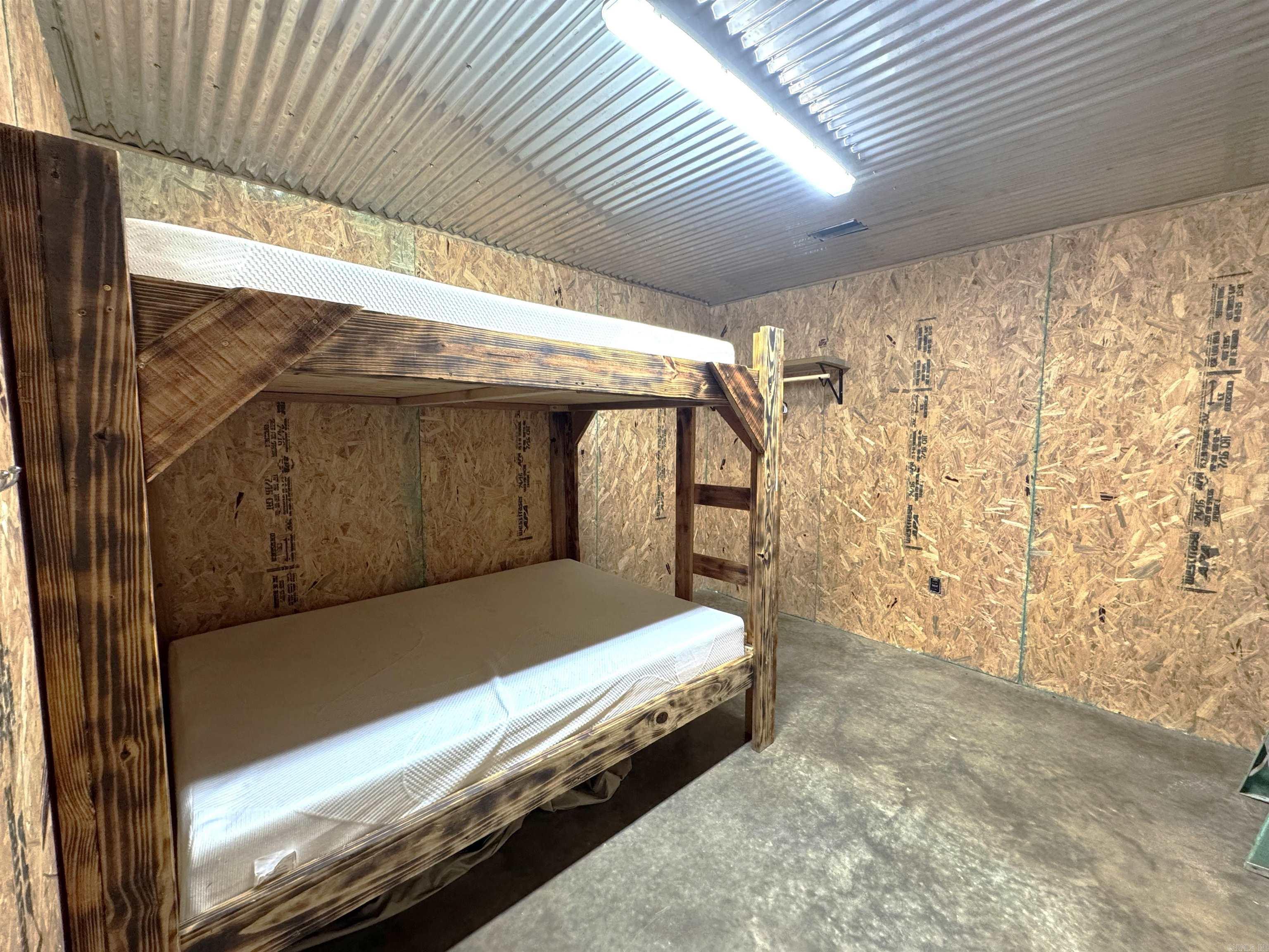 216 W LInden St  Hickory Ridge, AR