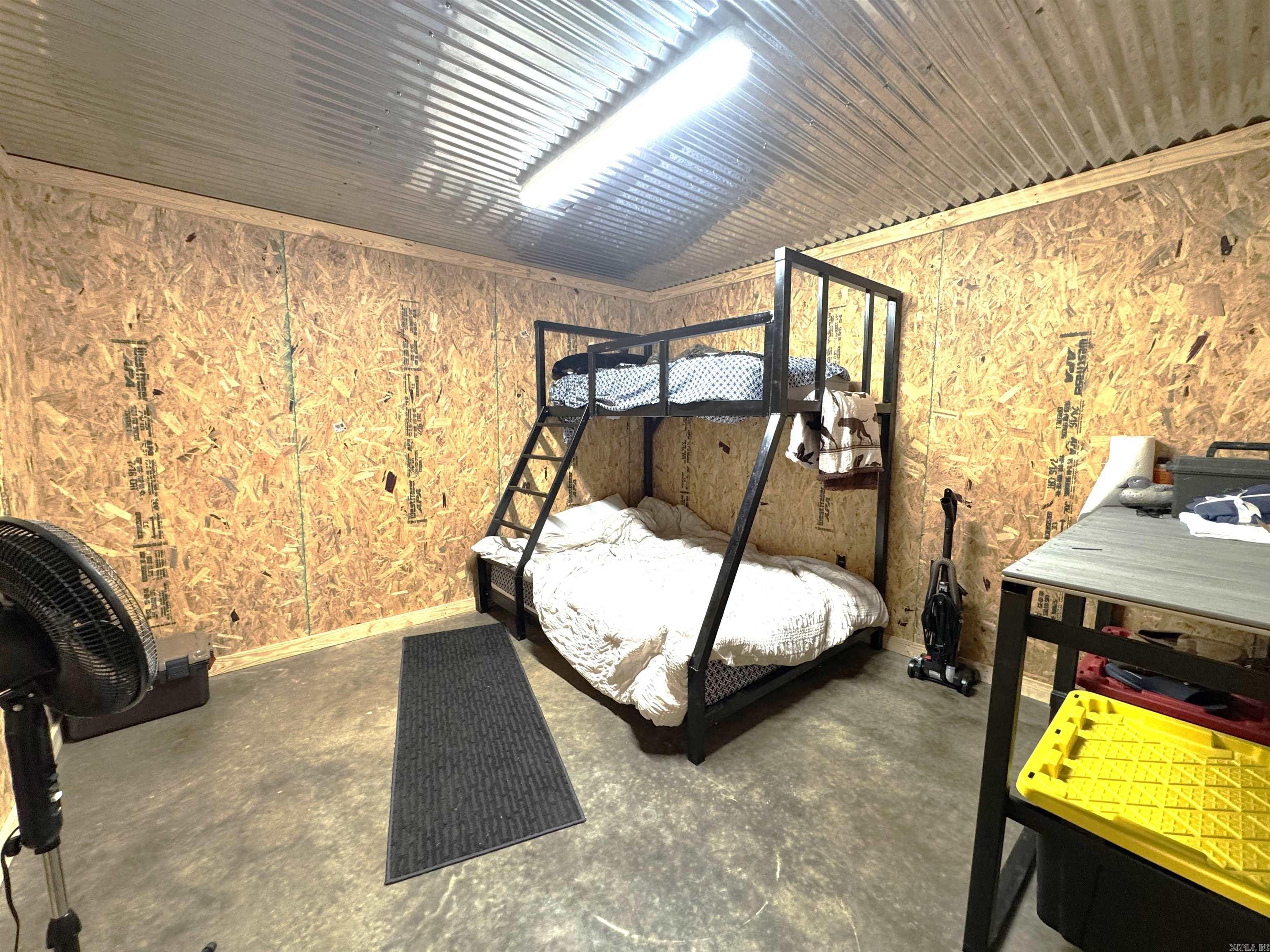 216 W LInden St  Hickory Ridge, AR