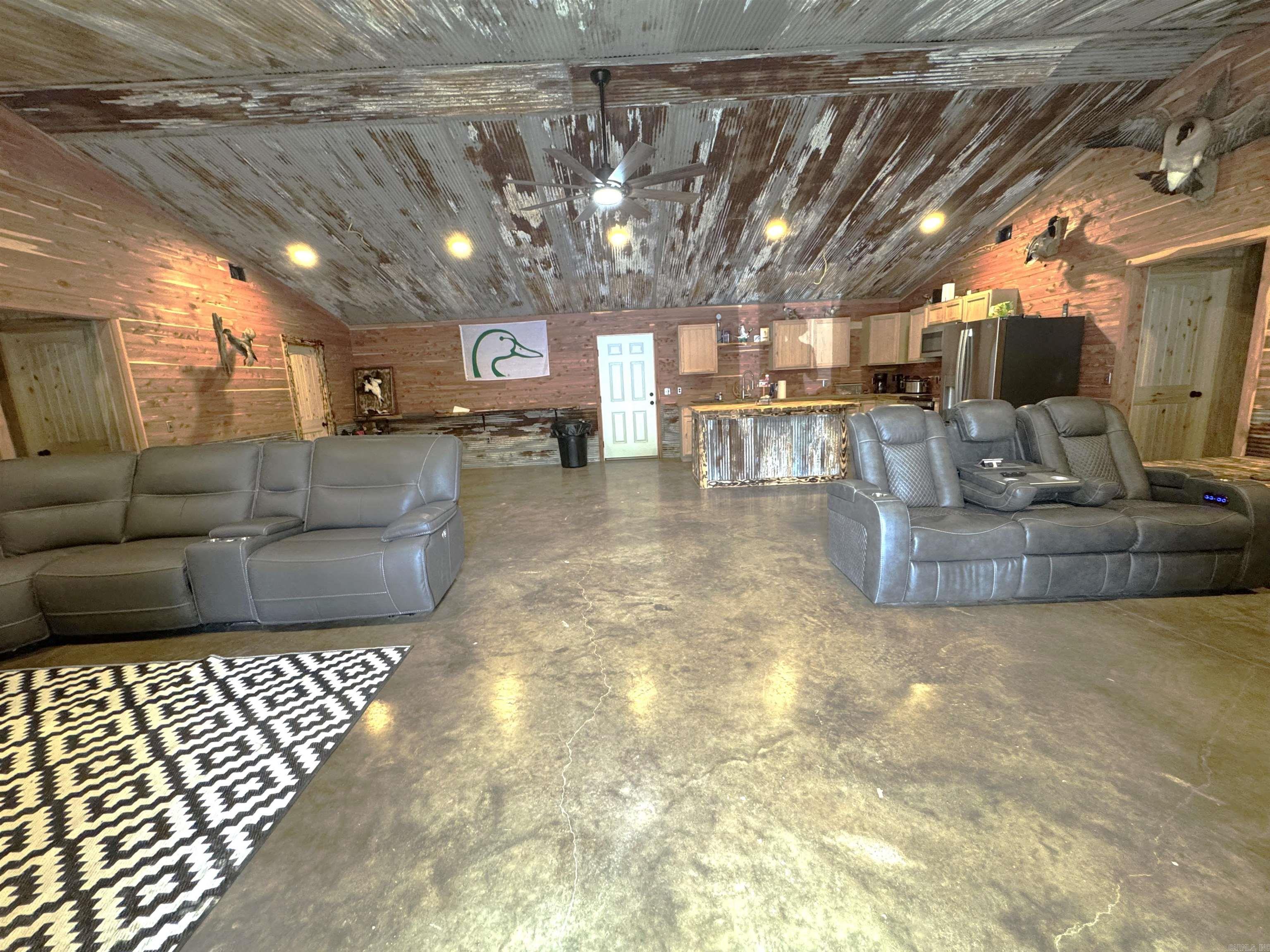 216 W LInden St  Hickory Ridge, AR