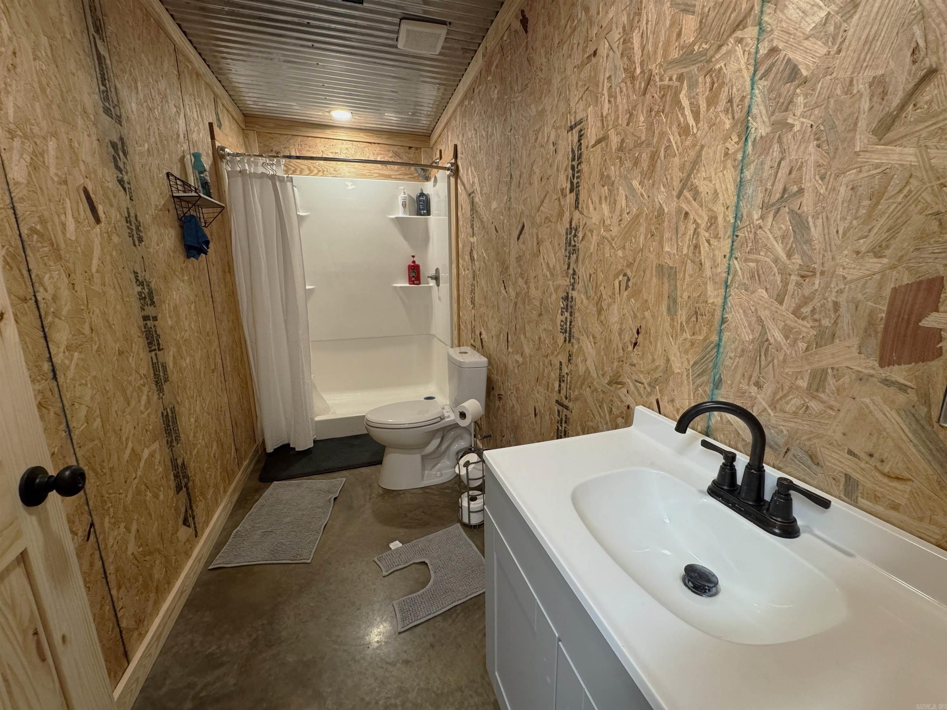 216 W LInden St  Hickory Ridge, AR