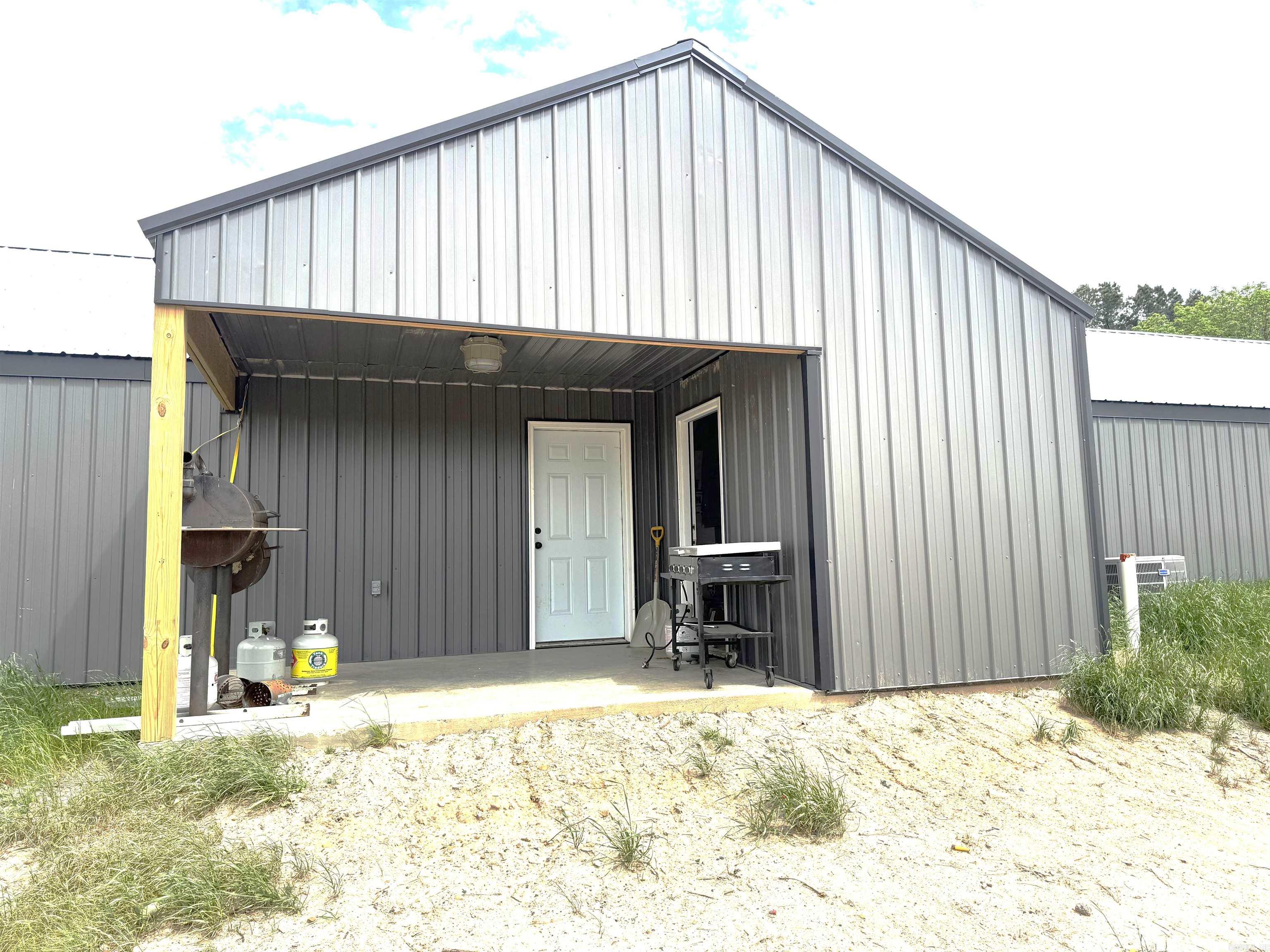 216 W LInden St  Hickory Ridge, AR