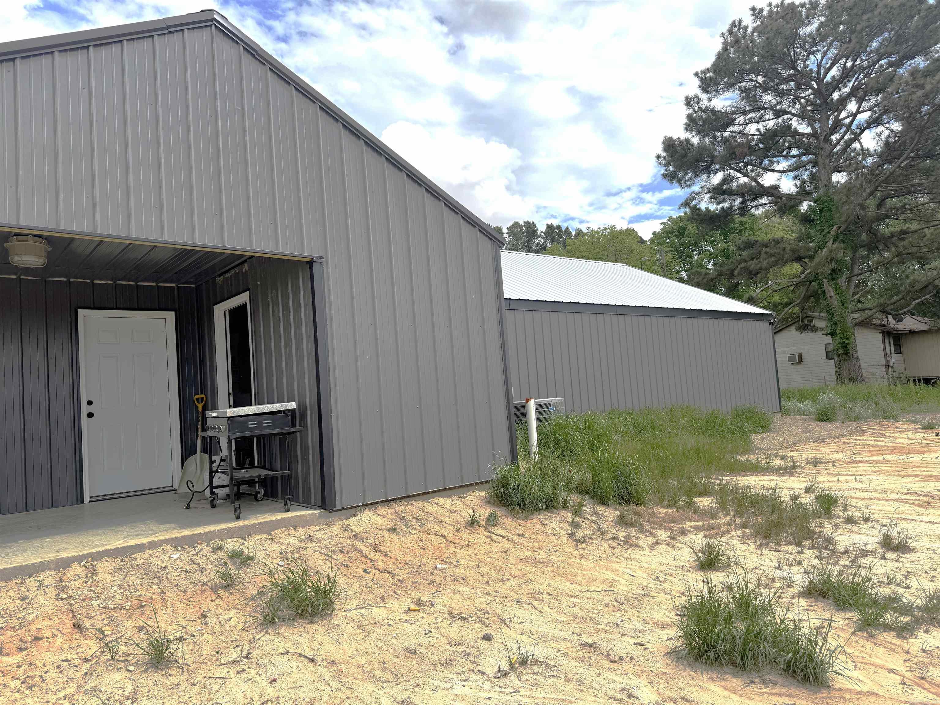 216 W LInden St  Hickory Ridge, AR