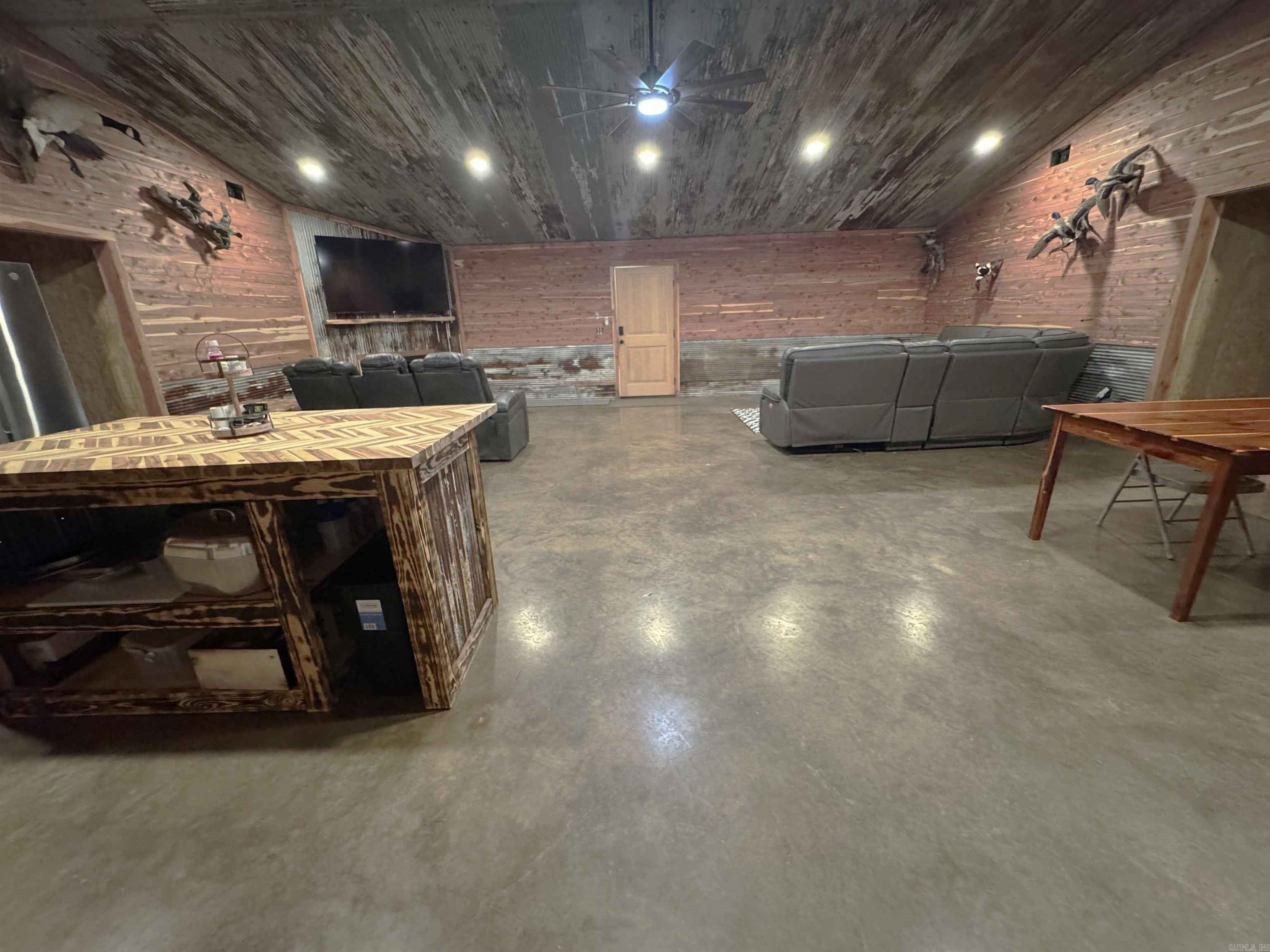 216 W LInden St  Hickory Ridge, AR