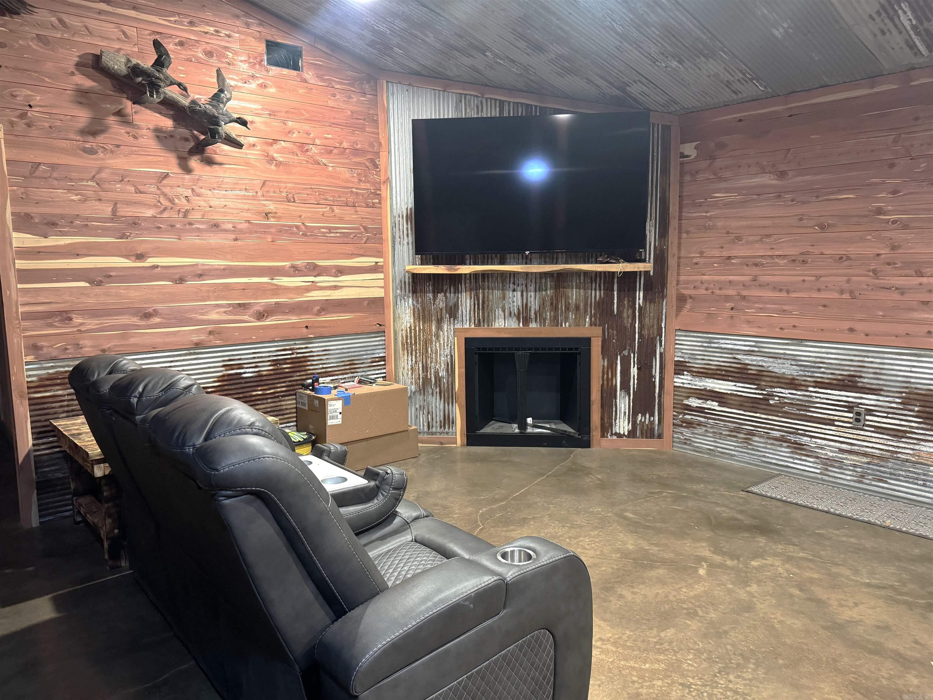 216 W LInden St  Hickory Ridge, AR