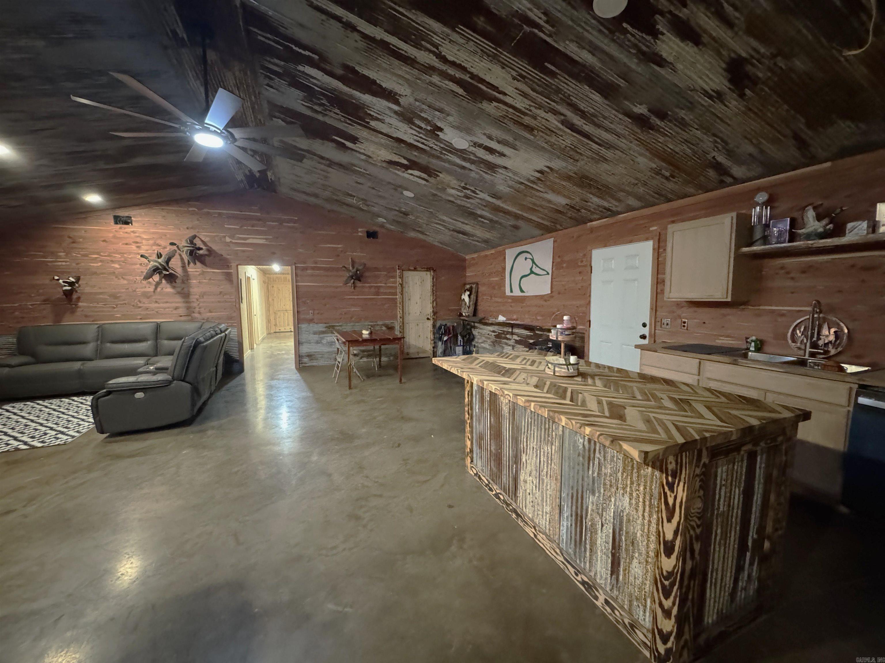 216 W LInden St  Hickory Ridge, AR