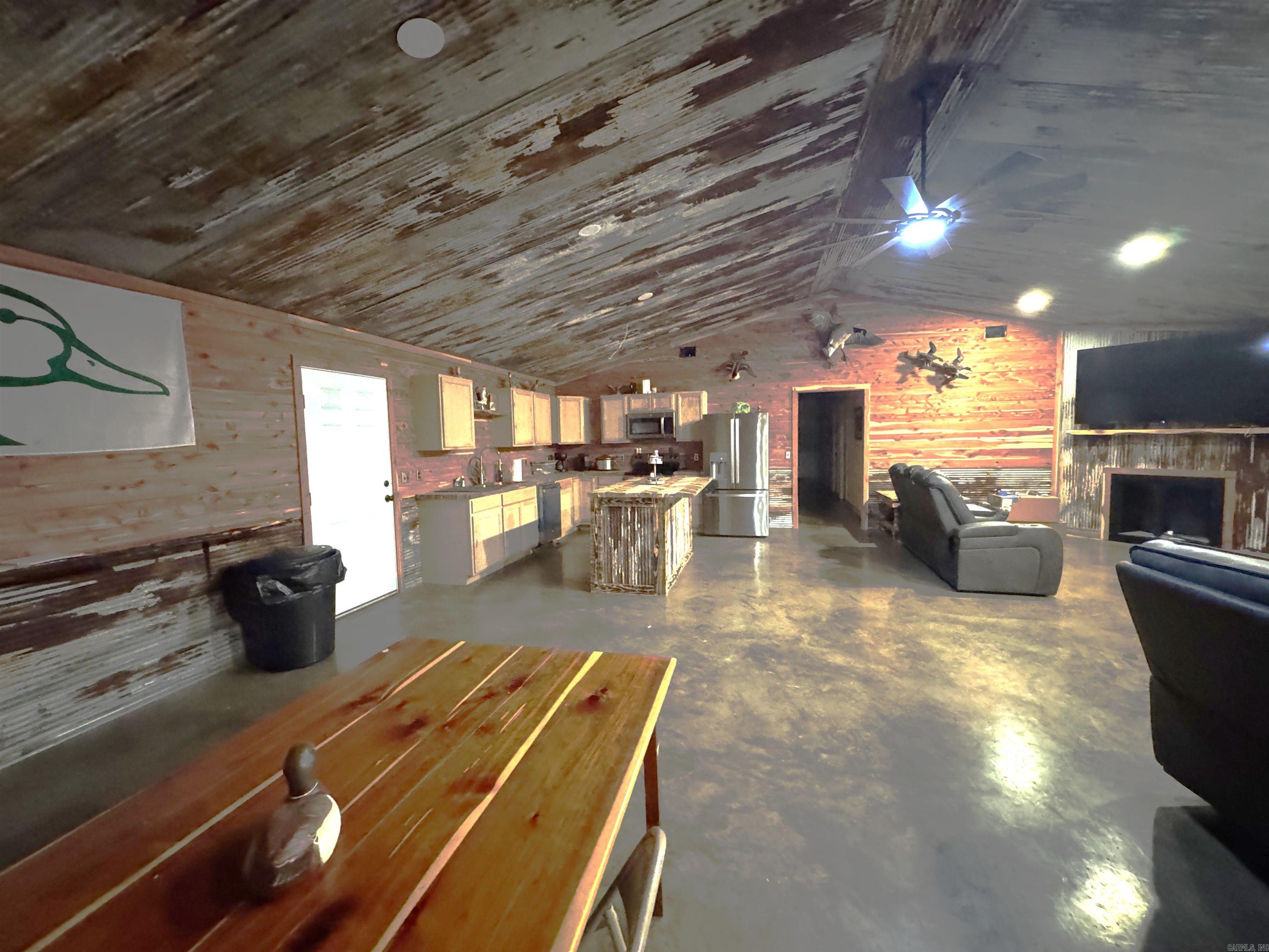 216 W LInden St  Hickory Ridge, AR