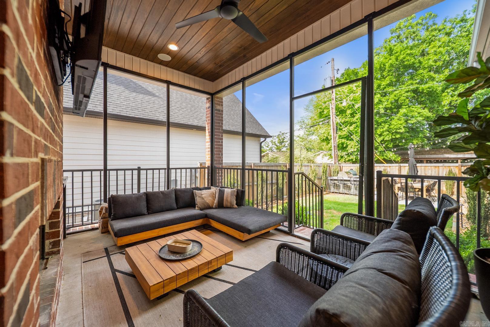 1712 N Polk Street  Little Rock, AR