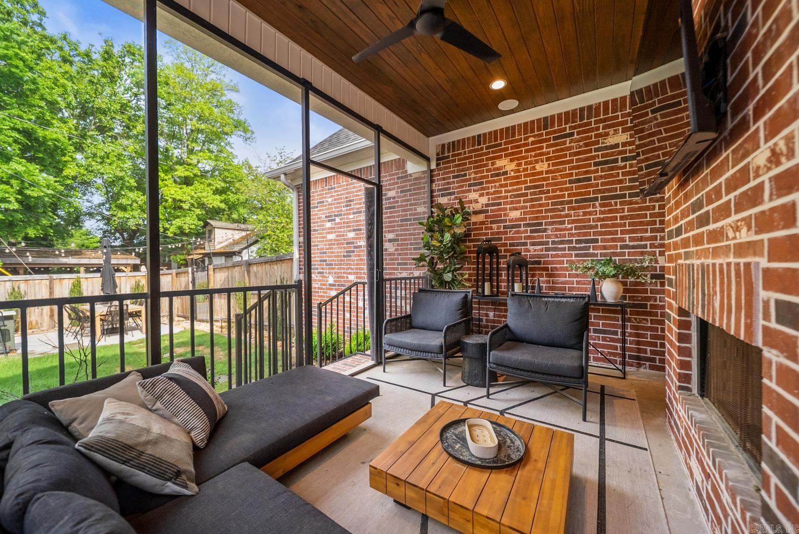 1712 N Polk Street  Little Rock, AR