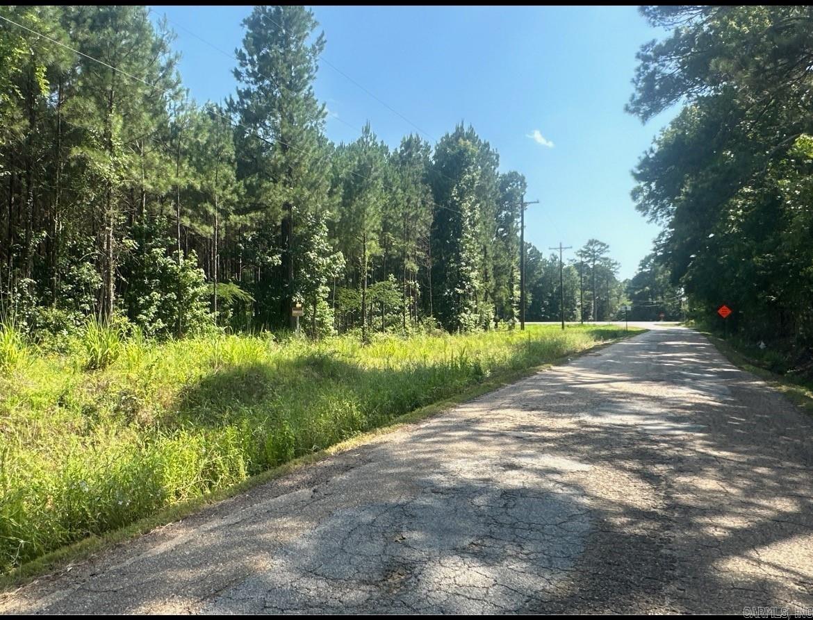 22-17-19 US Hwy 82  Village, AR