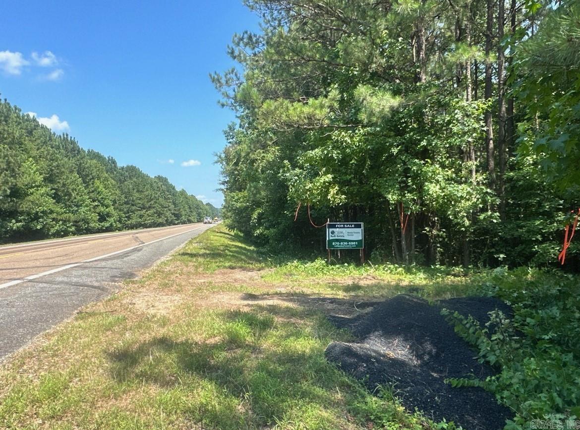 22-17-19 US Hwy 82  Village, AR