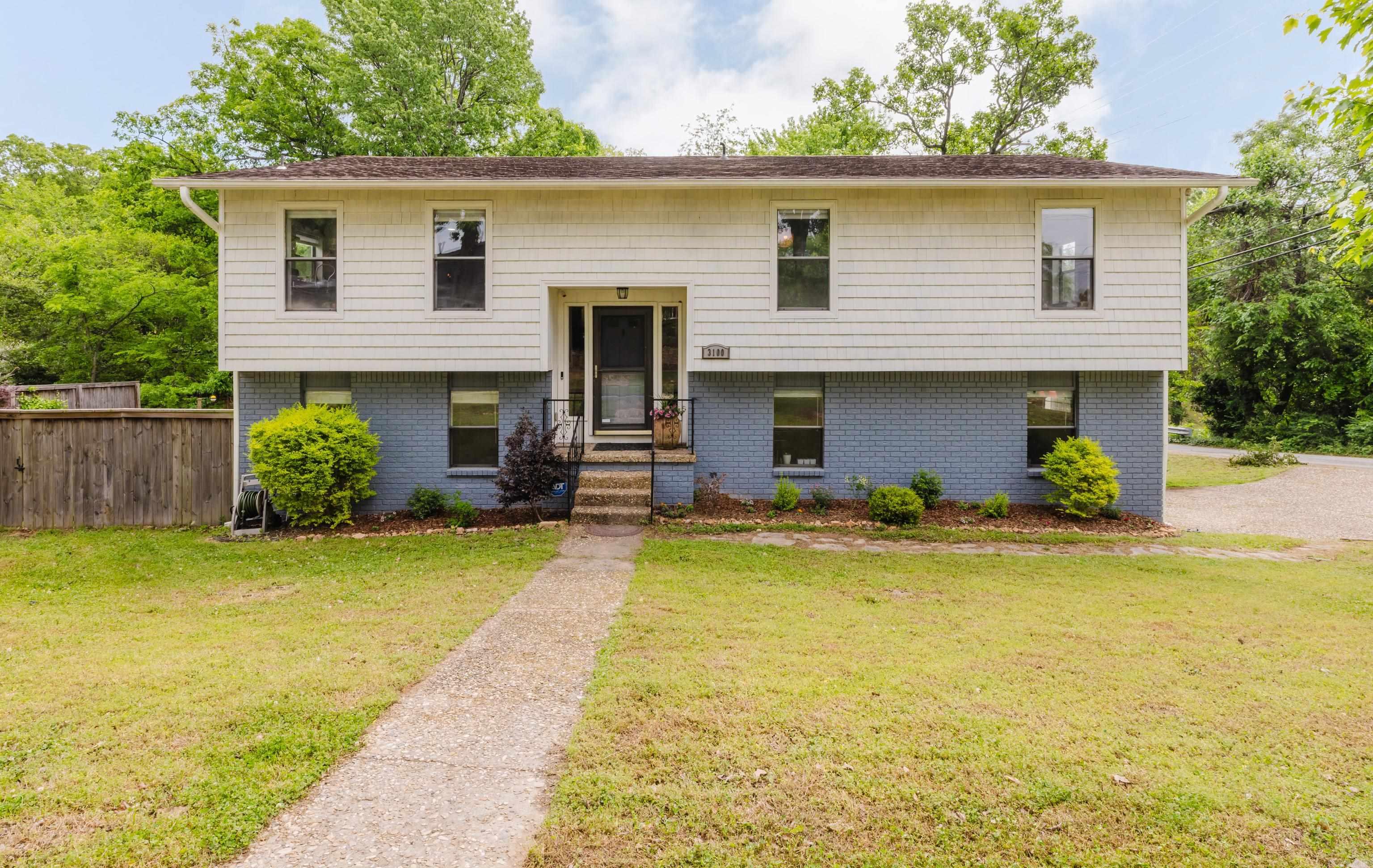 3100 N Poplar  North Little Rock, AR