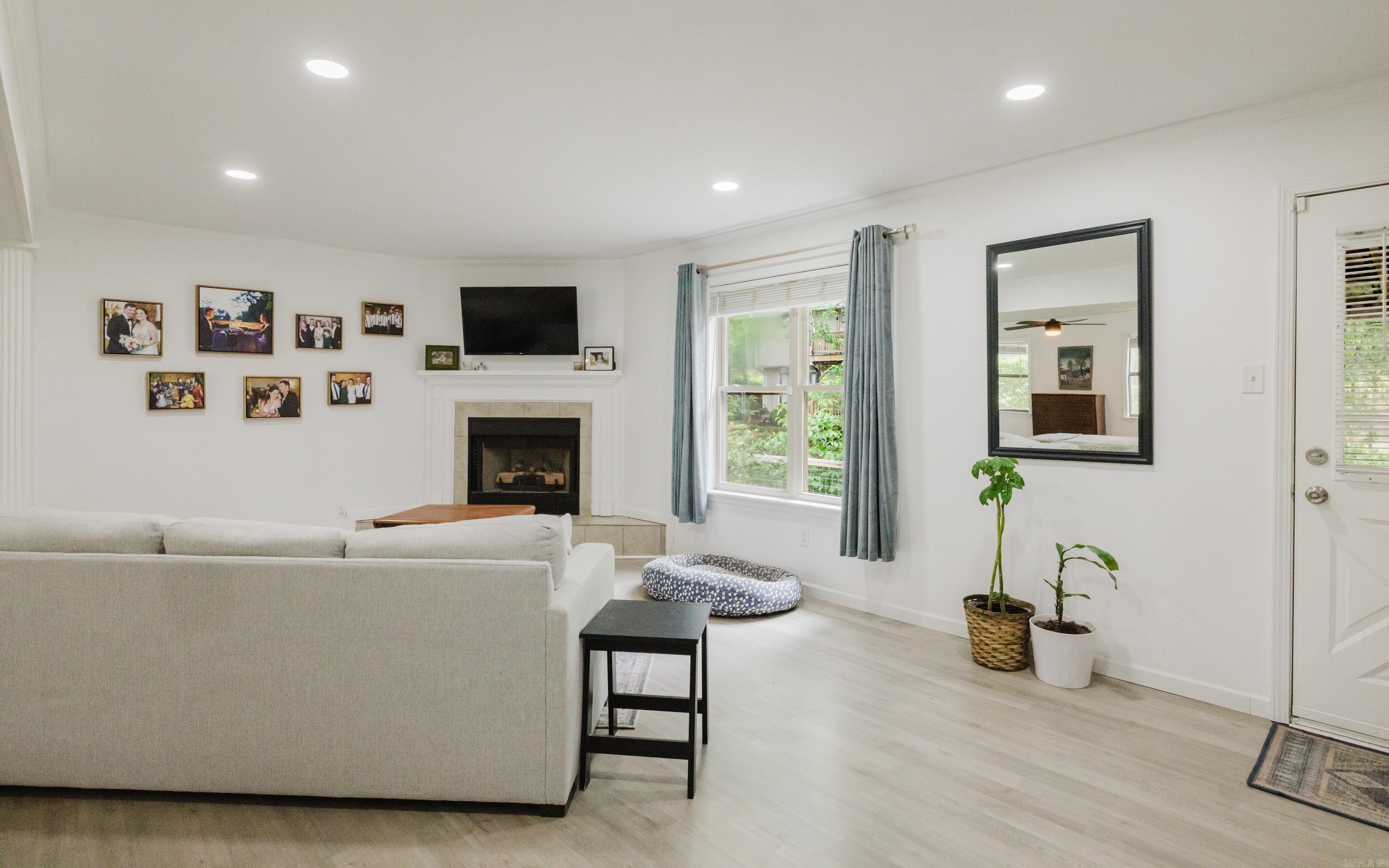 3100 N Poplar  North Little Rock, AR