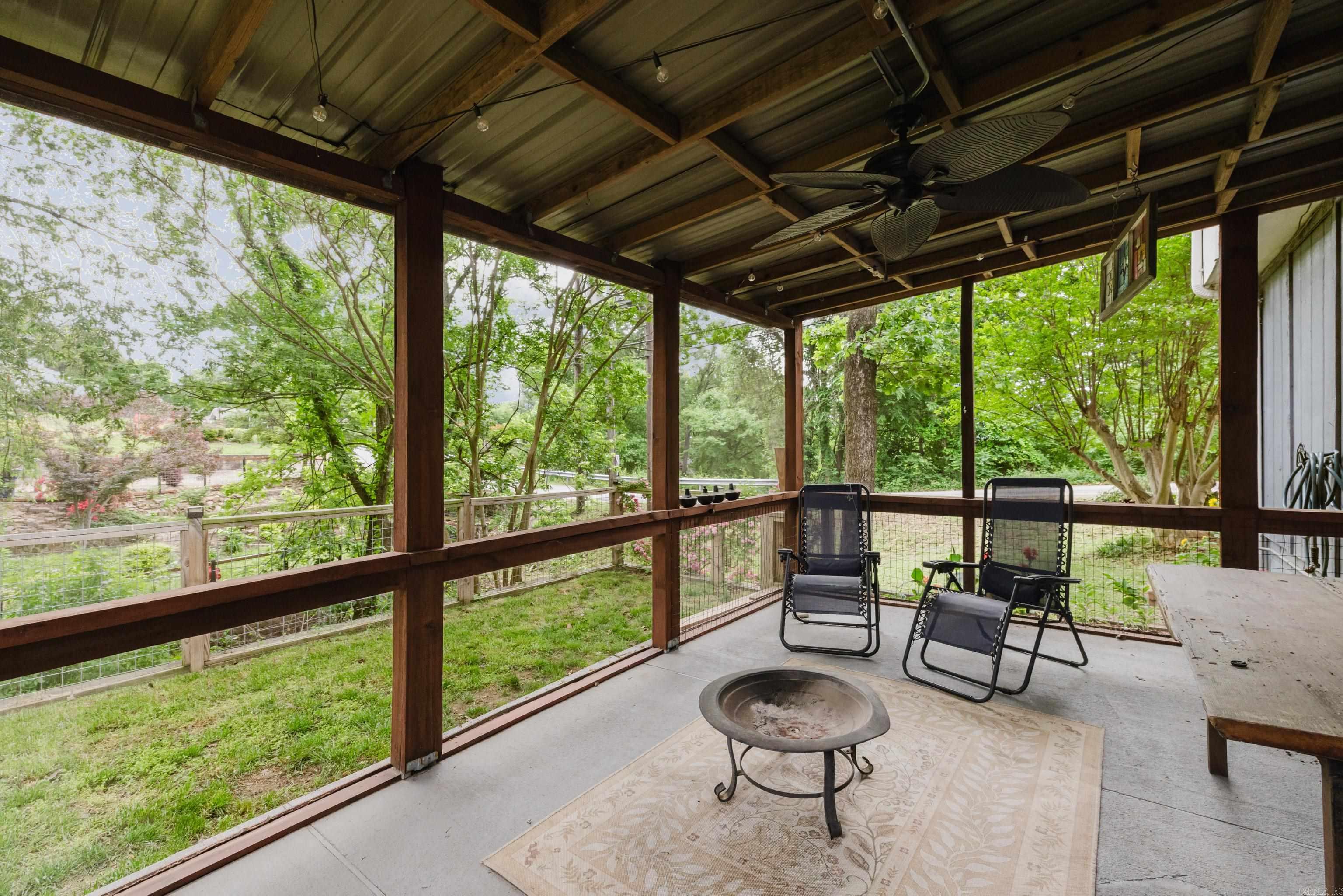 3100 N Poplar  North Little Rock, AR