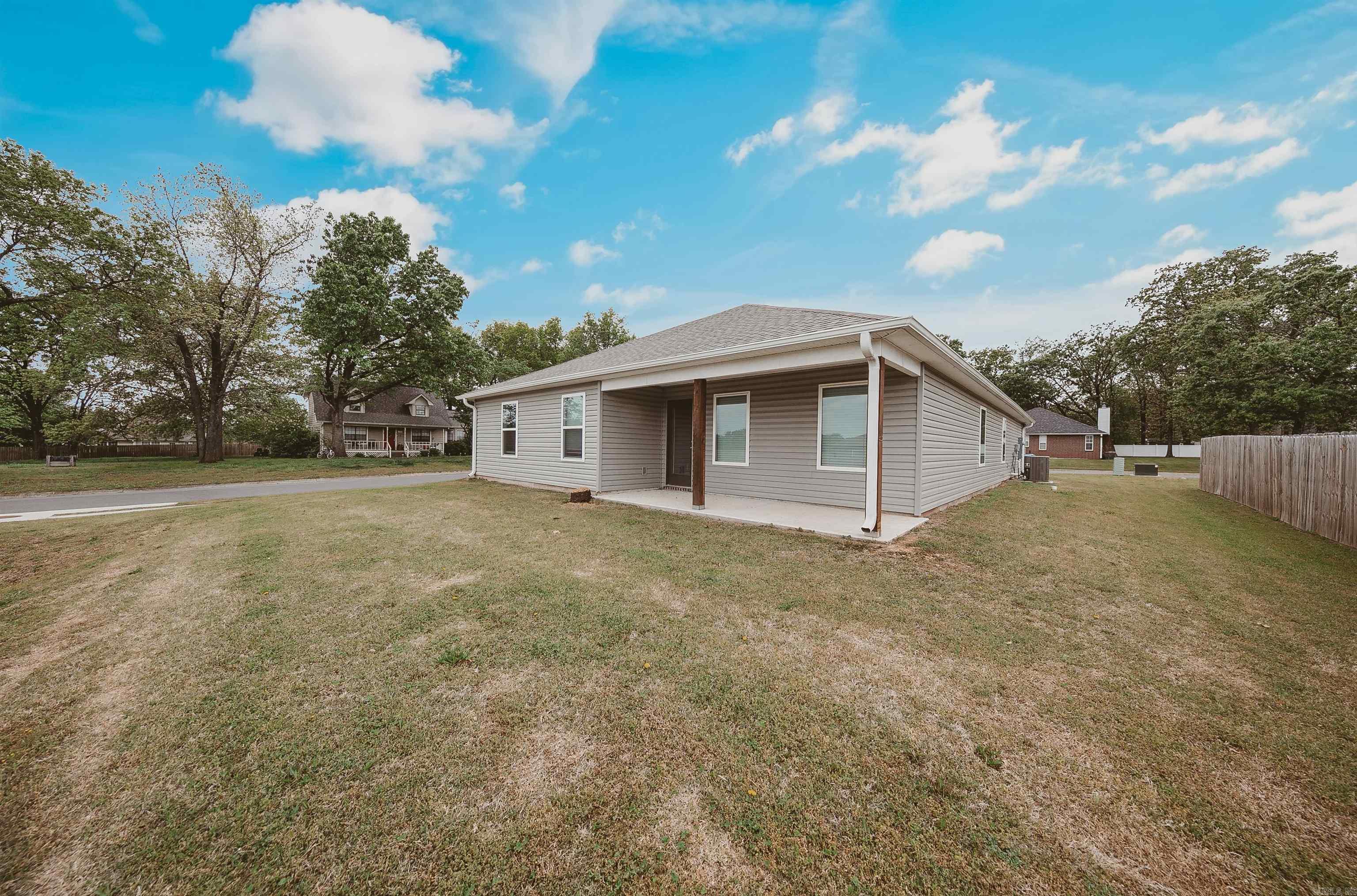 806 Comanche  Gentry, AR