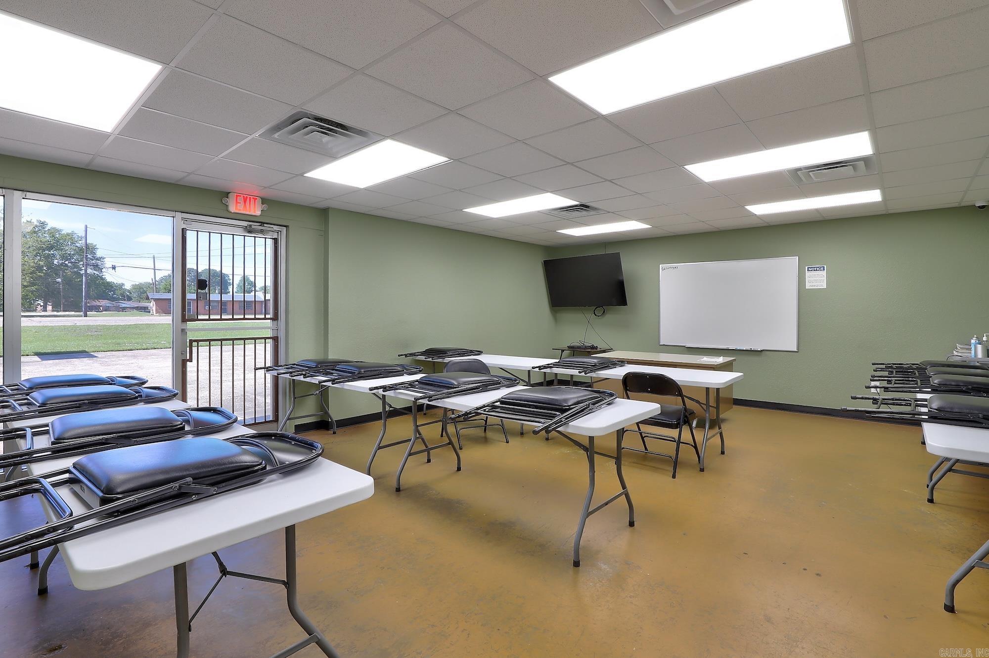 3005 S Lake  Texarkana, TX