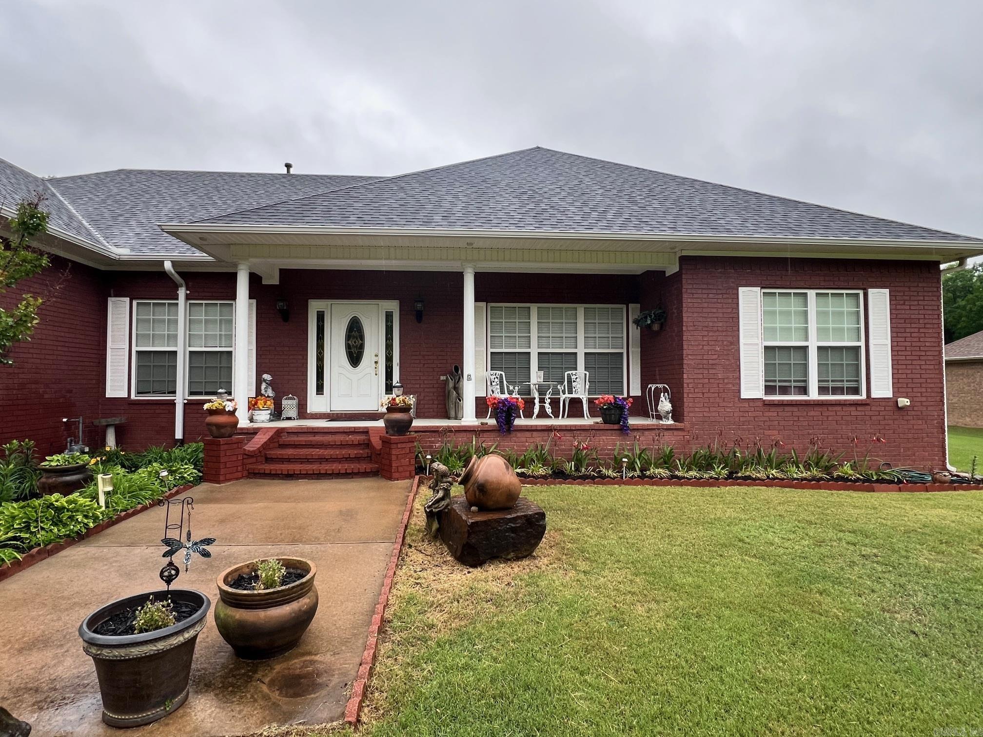 1707 Holloway  Morrilton, AR