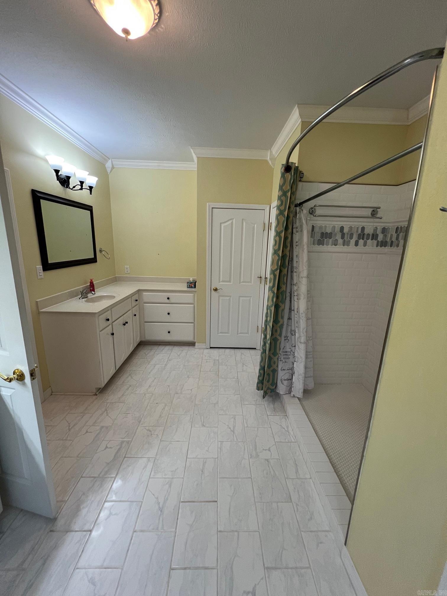 1707 Holloway  Morrilton, AR