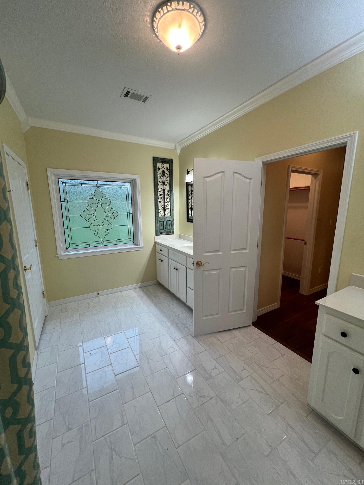 1707 Holloway  Morrilton, AR