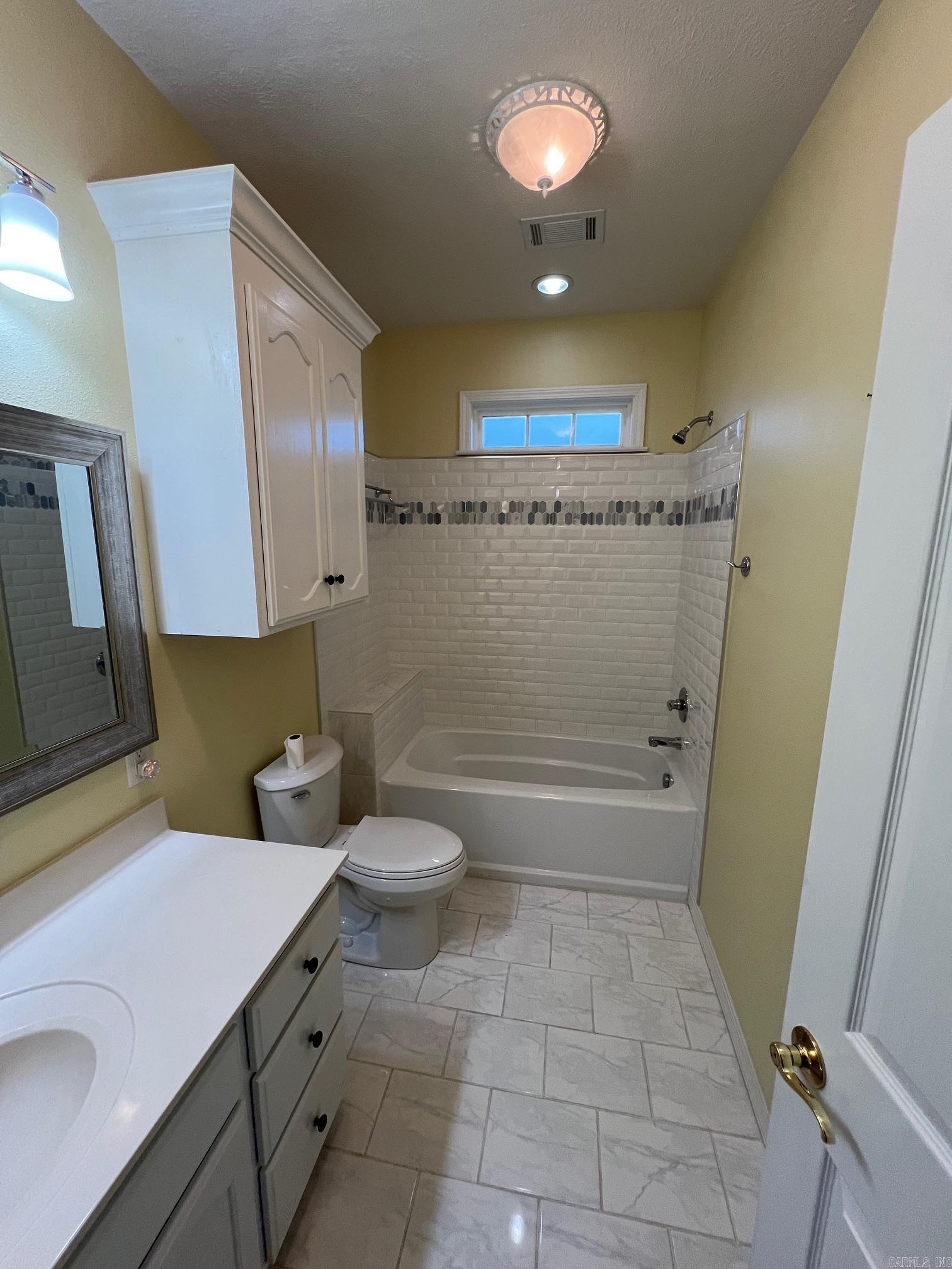 1707 Holloway  Morrilton, AR