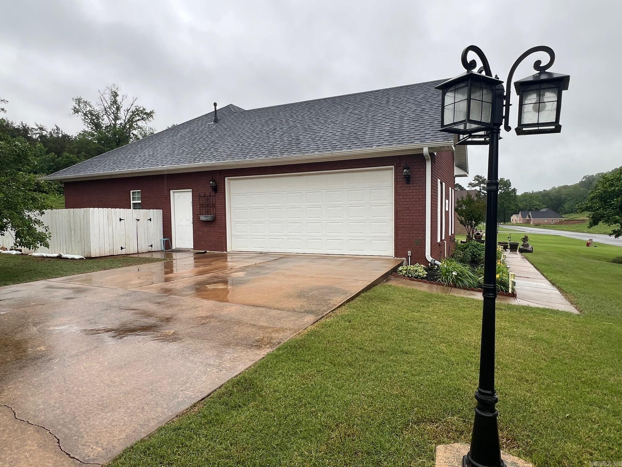 1707 Holloway  Morrilton, AR
