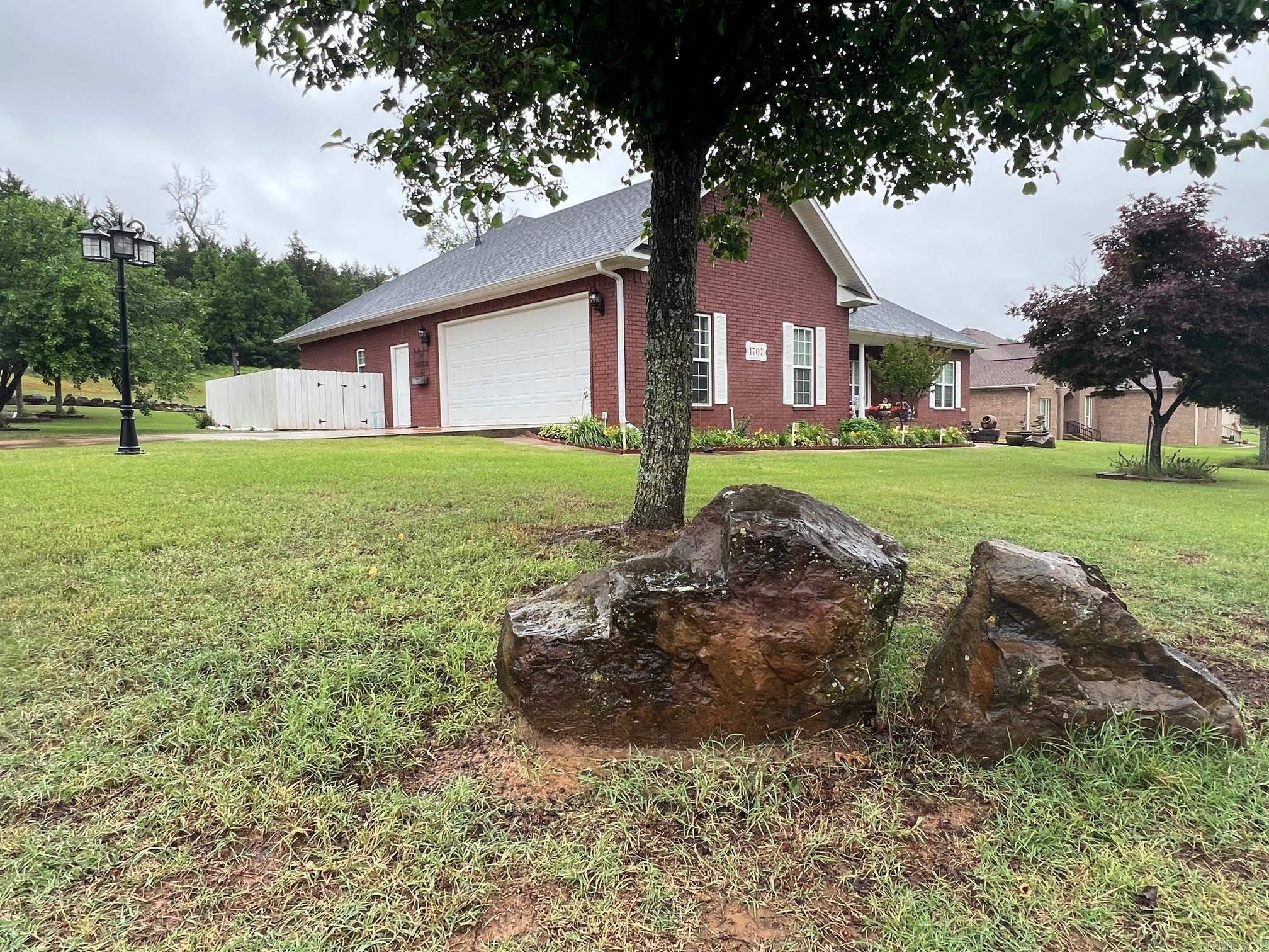 1707 Holloway  Morrilton, AR