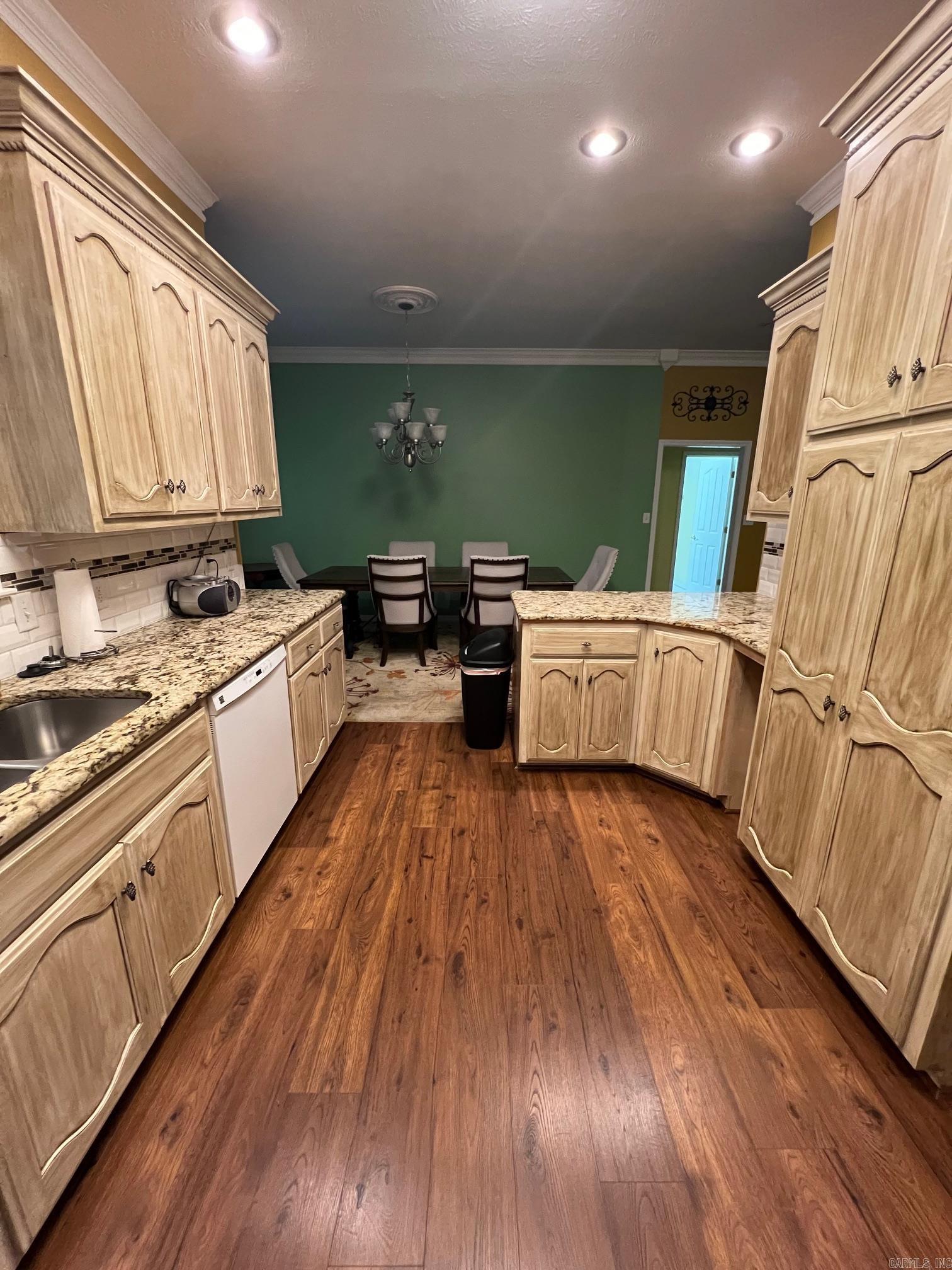 1707 Holloway  Morrilton, AR