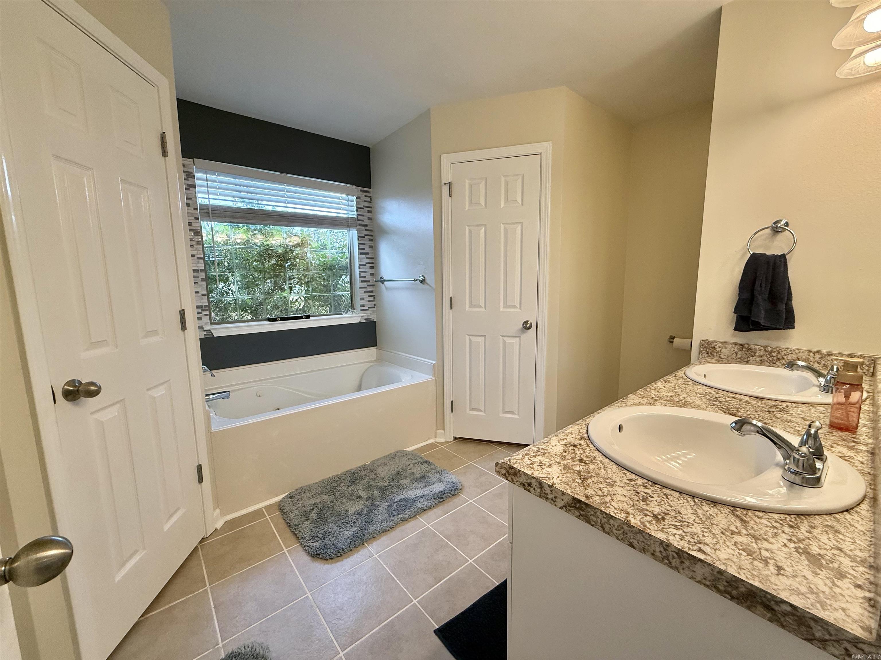 13725 Apple Glen  Alexander, AR