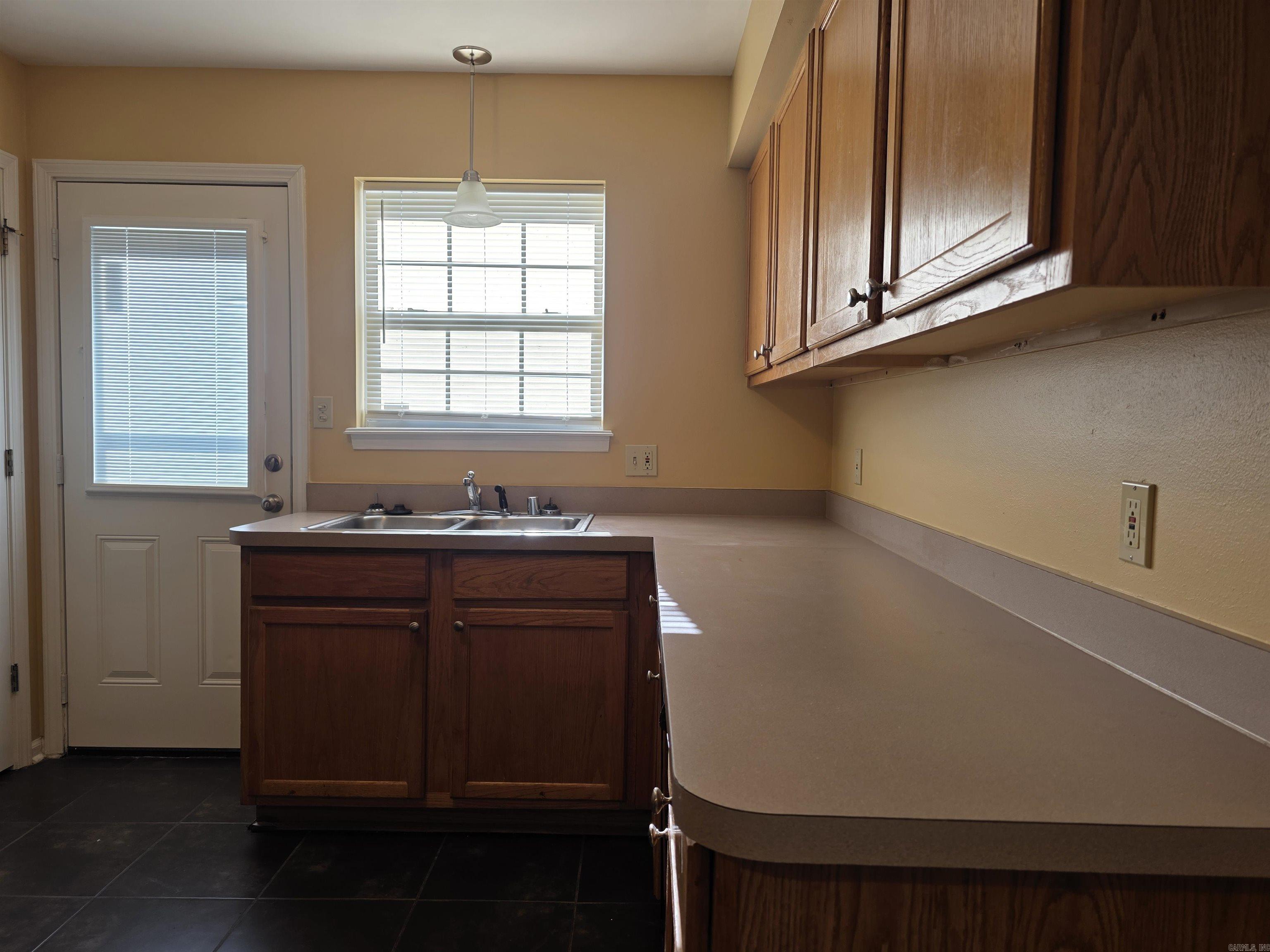 2610 S Izard  Little Rock, AR