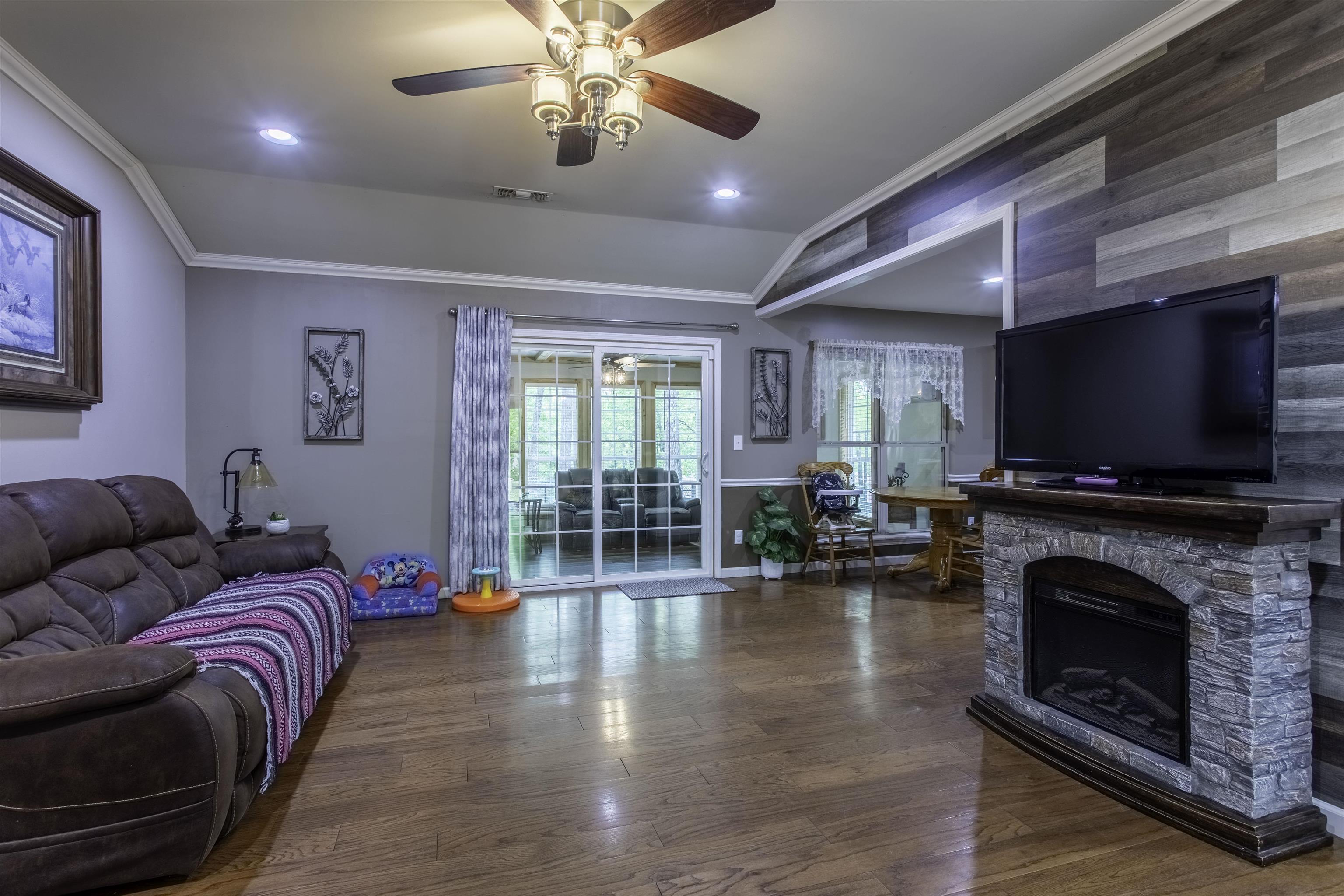 23 Winnebago Cir Cherokee Village, AR 72529