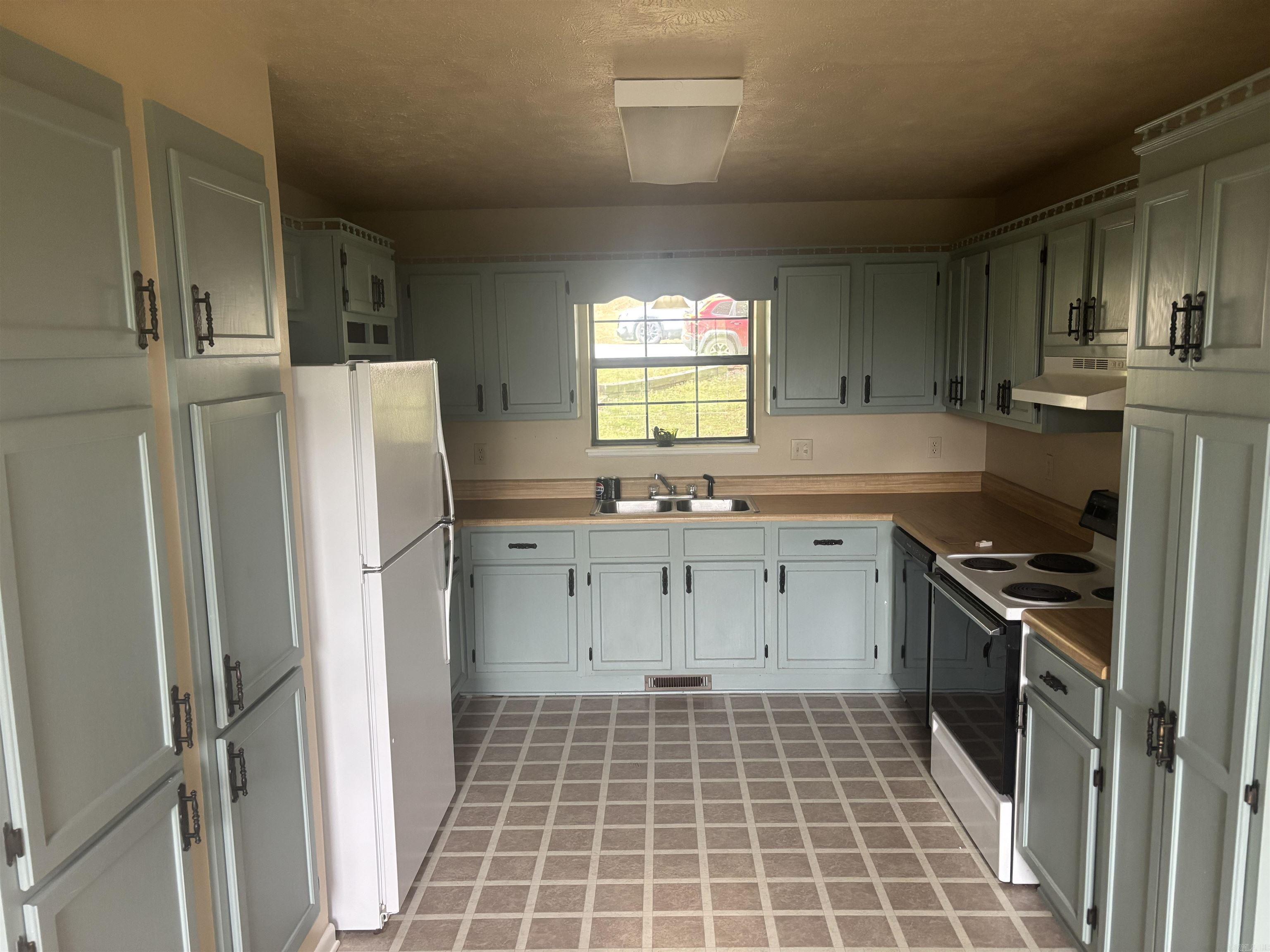 358 Radio Road  Clinton, AR