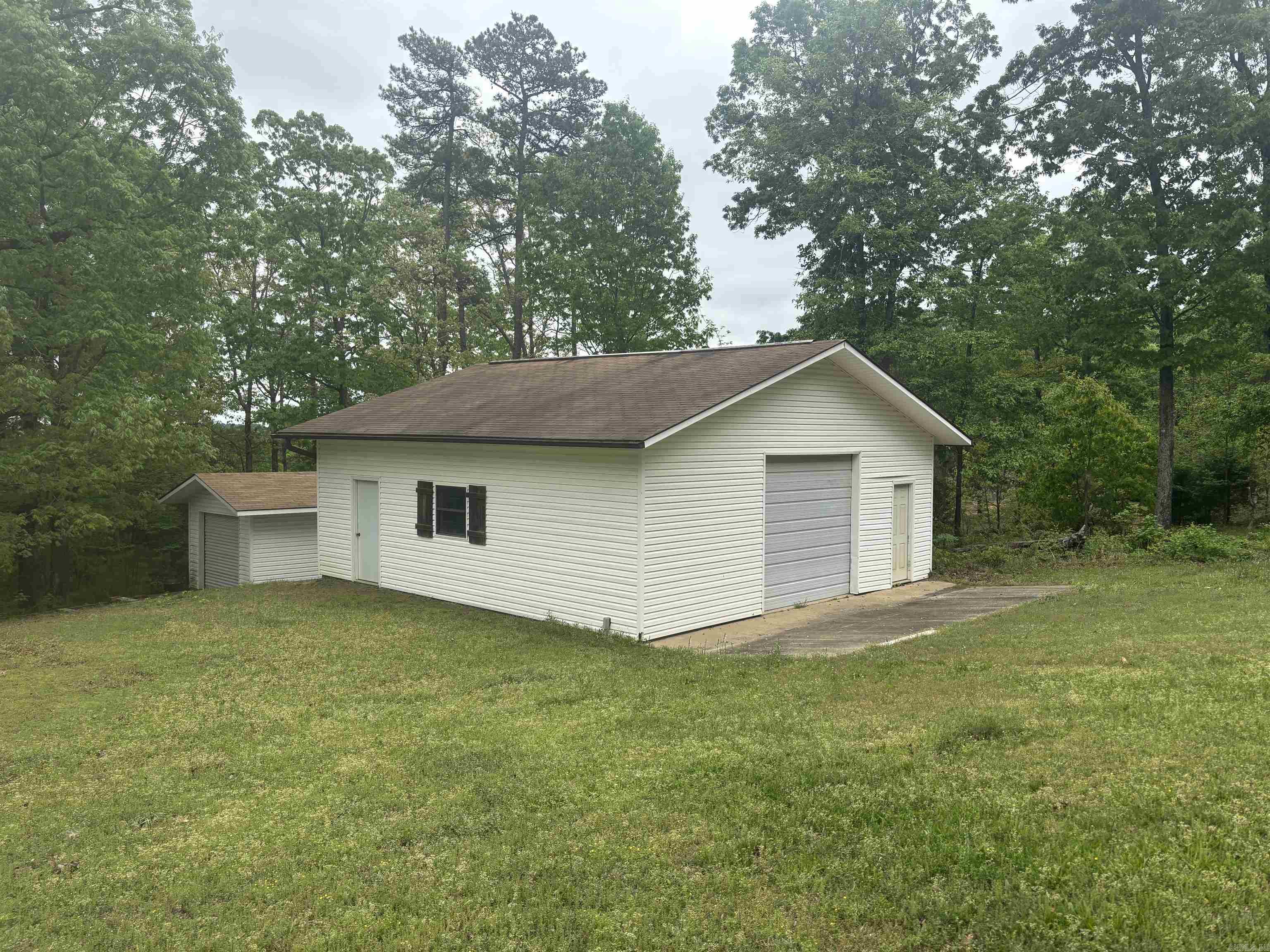 358 Radio Road  Clinton, AR